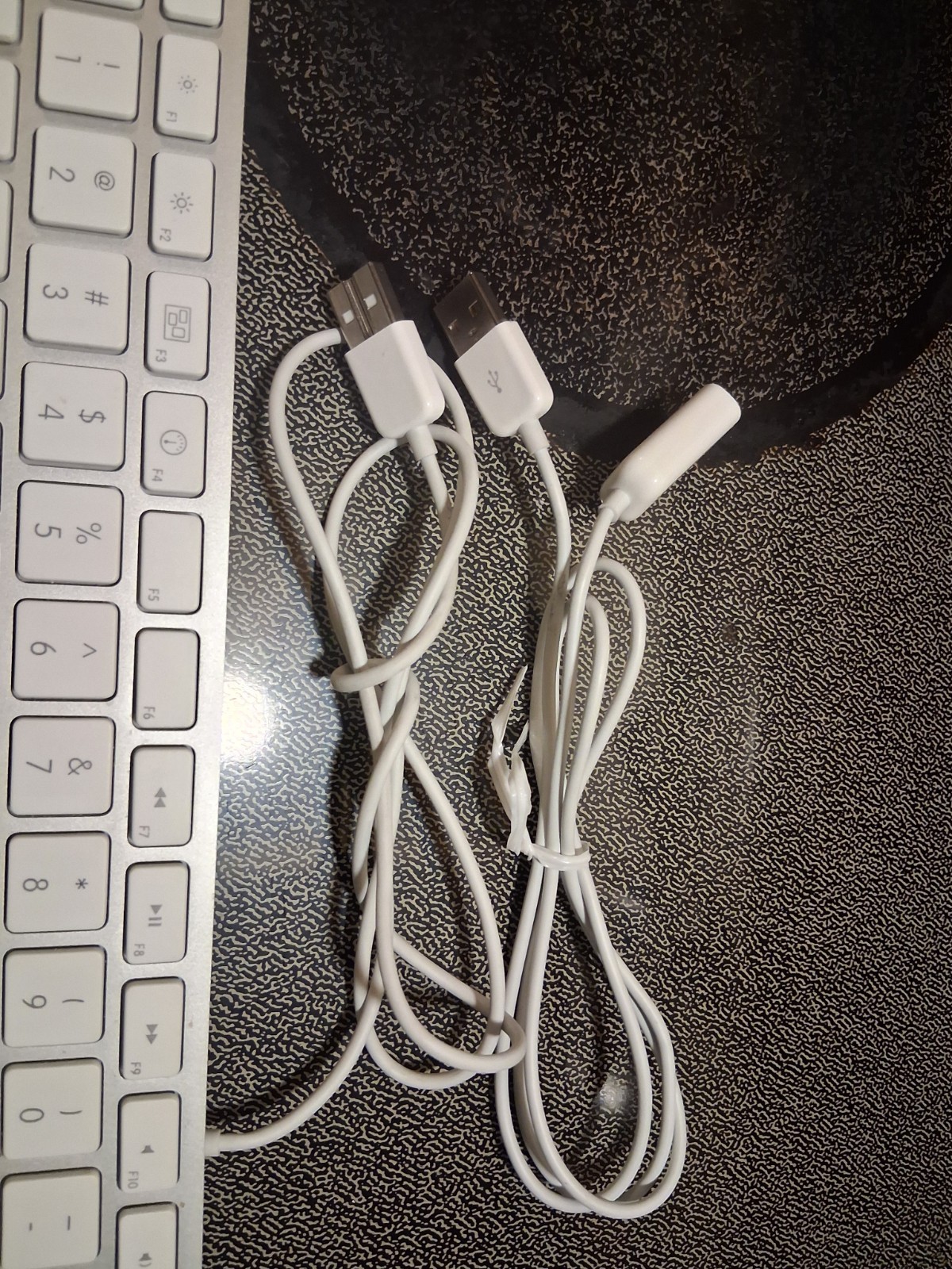 Apple A1243 MB110LL/B Wired Keyboard