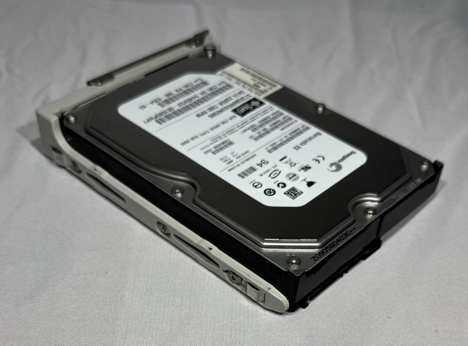 Sun 540-7511 250GB3.5″ 7200RPM SATA 3.0Gb/s HDD w/SPUD Bracket – Sun Ultra 24