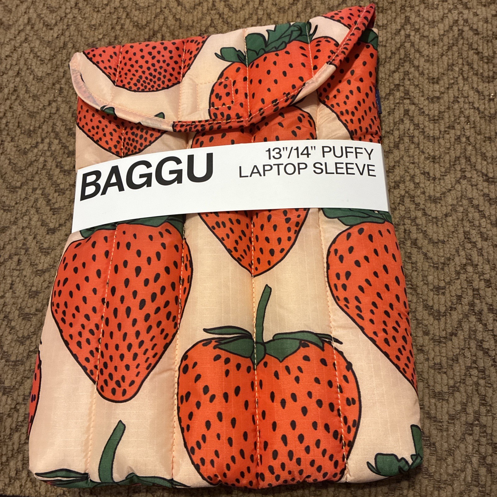 NWT Baggu Puffy Laptop Tablet Sleeve Strawberry Print Padded Case Cover Quilted