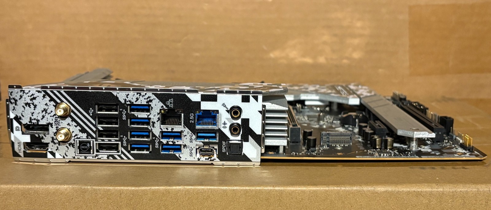 AMD Ryzen 9 7950X3D CPU + ASRock X670E STEEL LEGEND DDR5 Wifi Motherboard