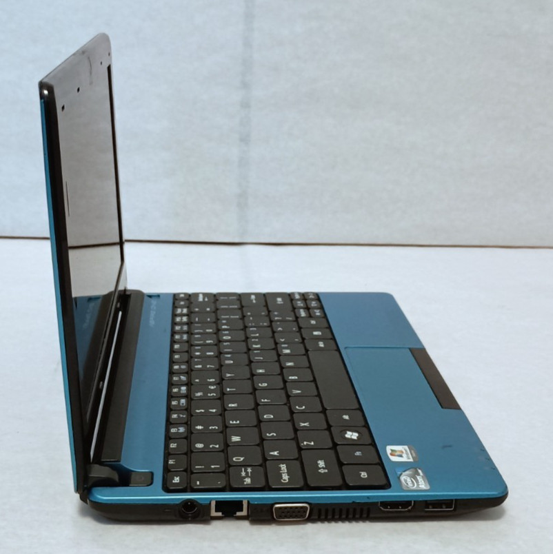 Blue Acer Aspire One Netbook / Laptop – Intel Atom 1.60 GHz CPU, 1 GB RAM, Win 7