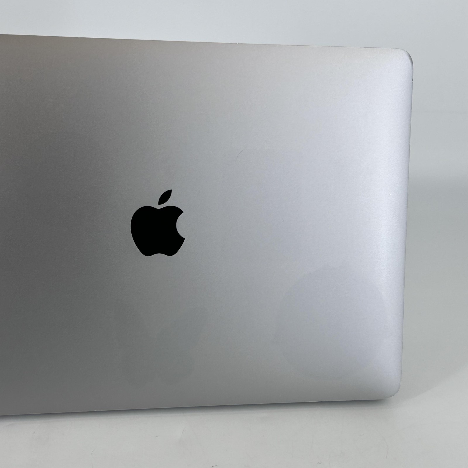 MacBook Air 13 Space Gray 2020 M1 8-Core CPU 7-Core GPU 8GB 256GB White Spots