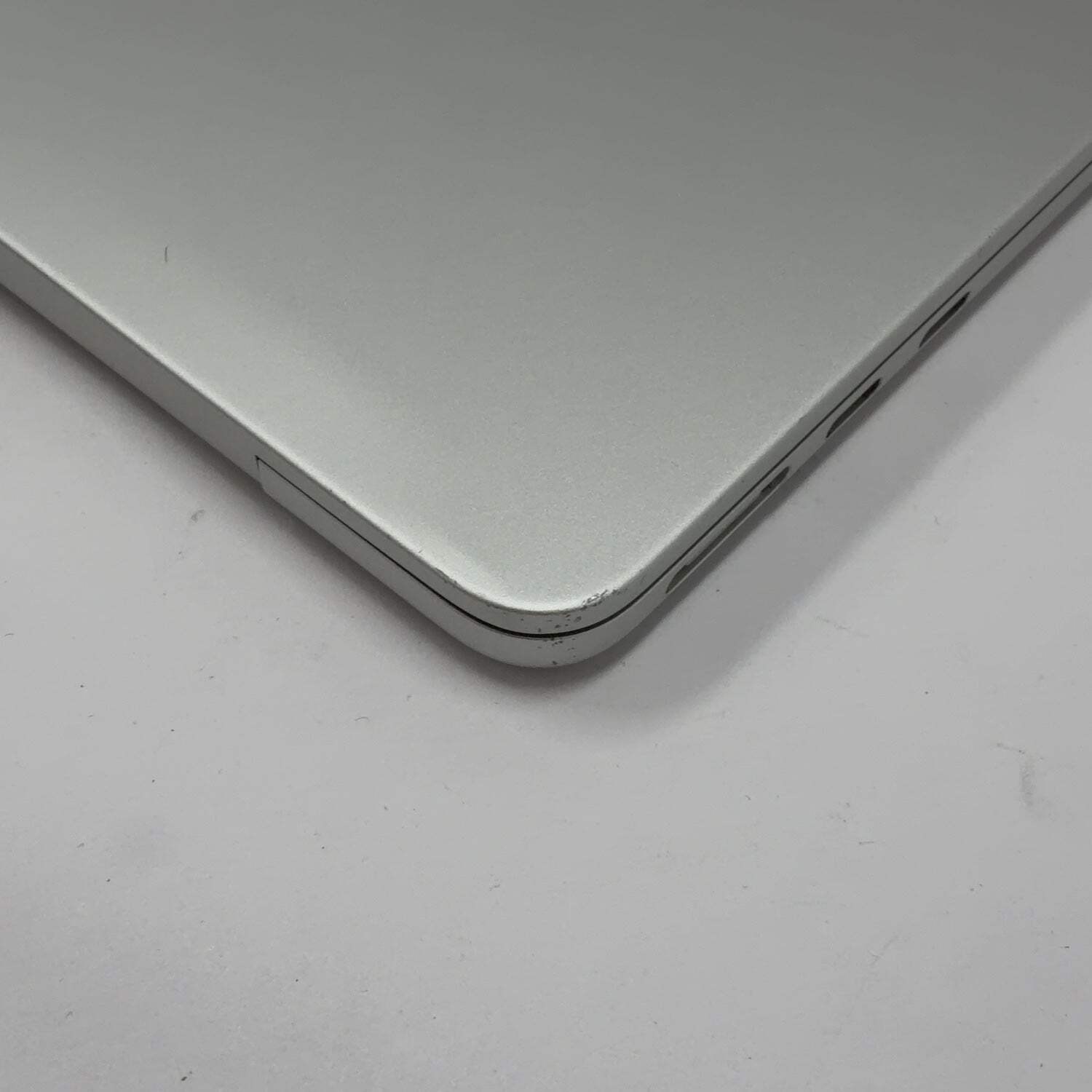 2024 Apple MacBook Air 13.6″ M3 8C GPU 4.0GHz 16GB RAM 256GB SSD MC8H4LL/A