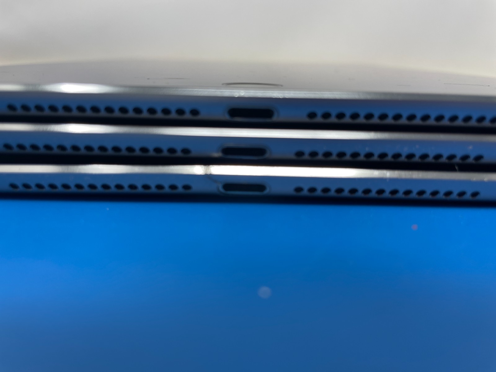 FOR REPAIR: 3 Apple iPad Air 2 Wi-Fi with 64GB storage A1566 MGKL2LL/A
