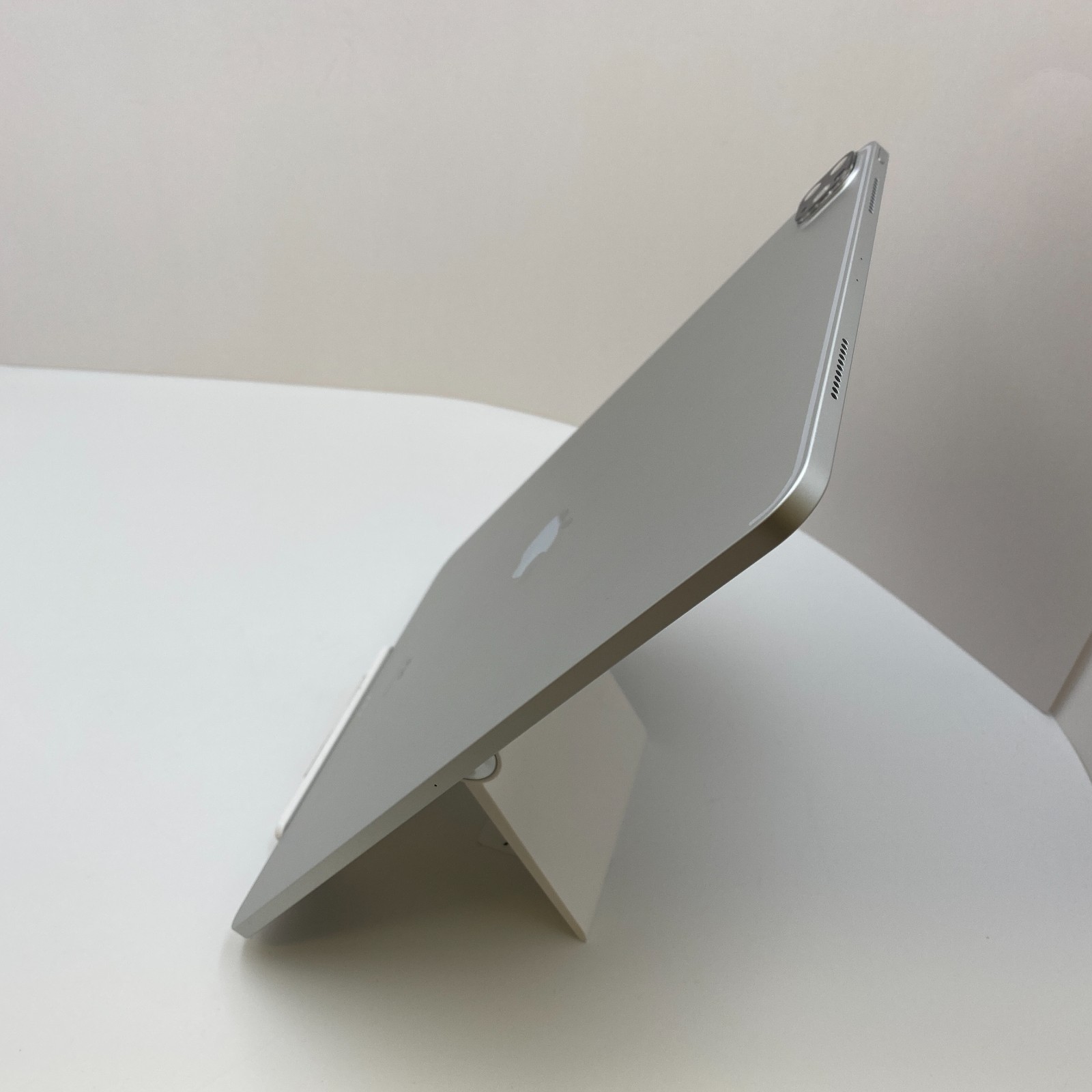 Apple iPad Pro 12.9″ 5th Gen. 512GB – Silver Unlocked A2379 – Very Good Cond.