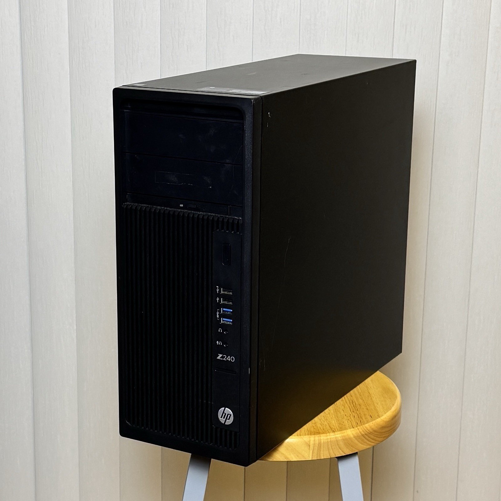 HP Z240 Tower Workstation | Intel Core i7-7700 3.6GHz | No RAM/SSD | Windows COA