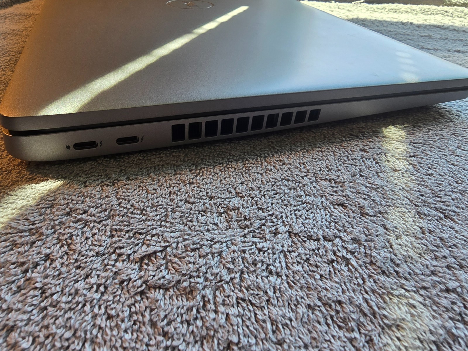 dell latitude 5530 i7-1255U / 64gb ram / windows 11 pro / Power adapter included