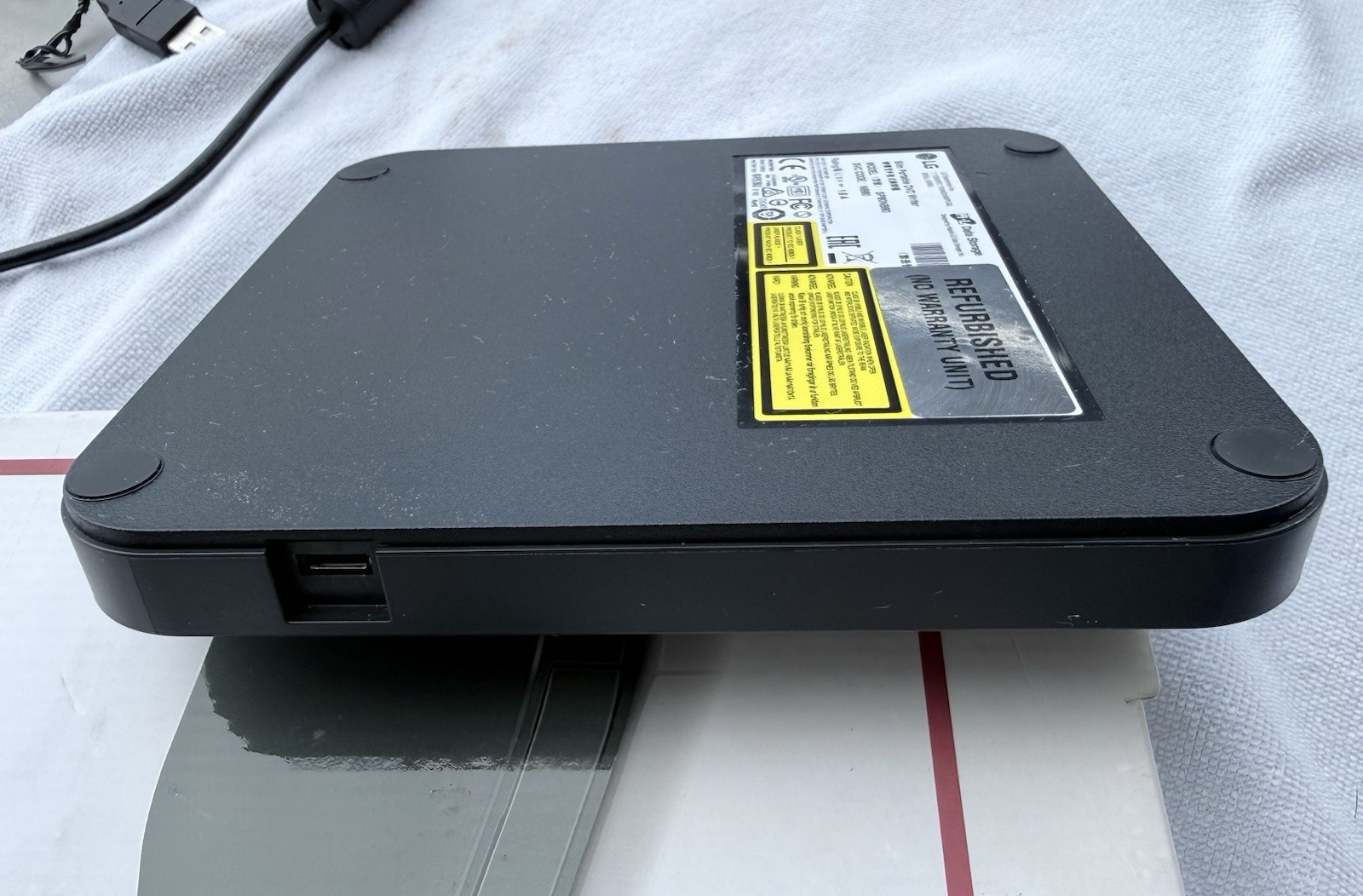 LG Ultra Slim Portable External DVD Writer SP80NB80 24x CD 8x DVD USB Mac PC