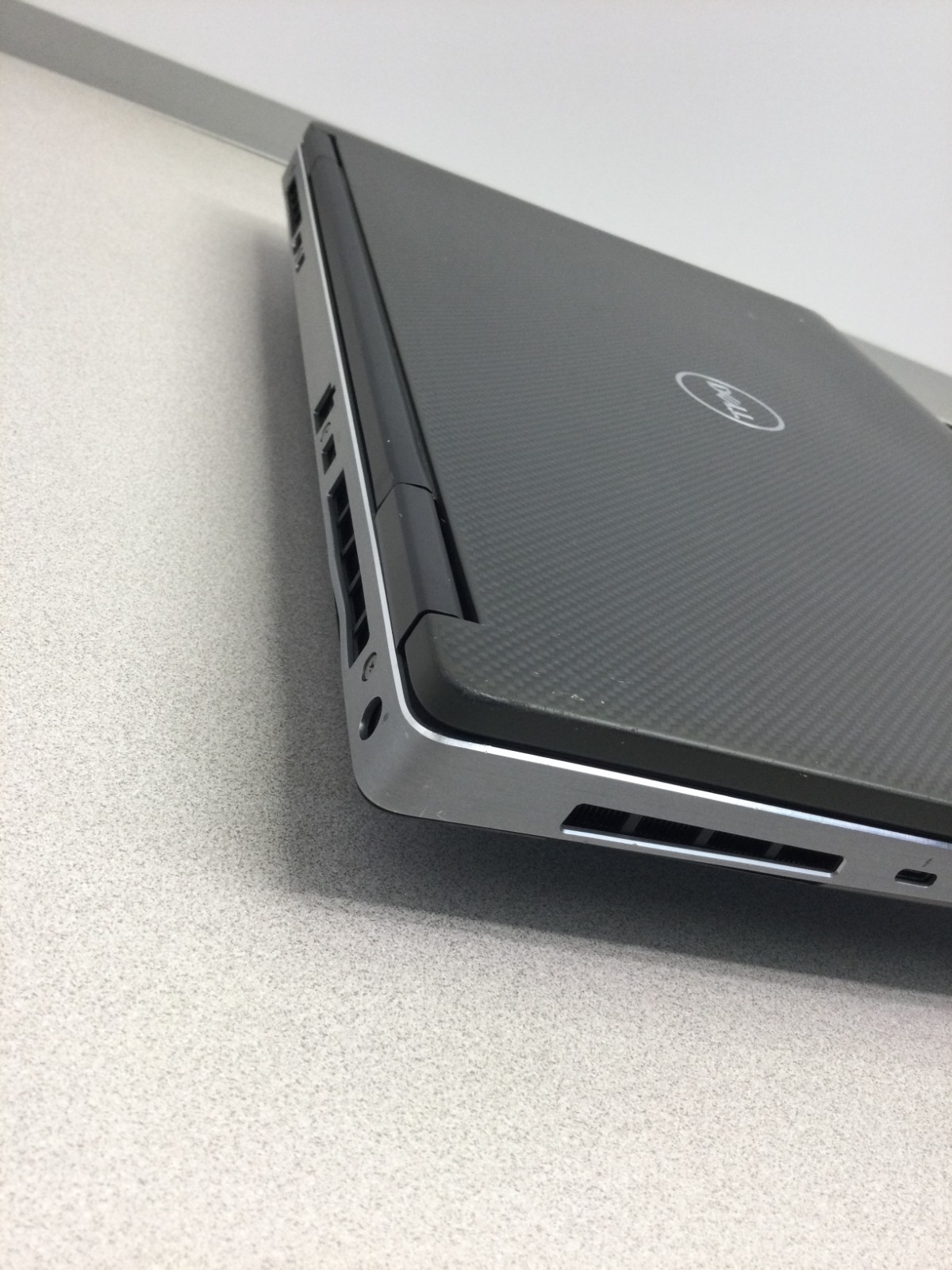 Dell Precision 7740 17.3″Core i7-9750H 48GB RAM 256 GB SSD 2.60GHz WIN 11 PRO