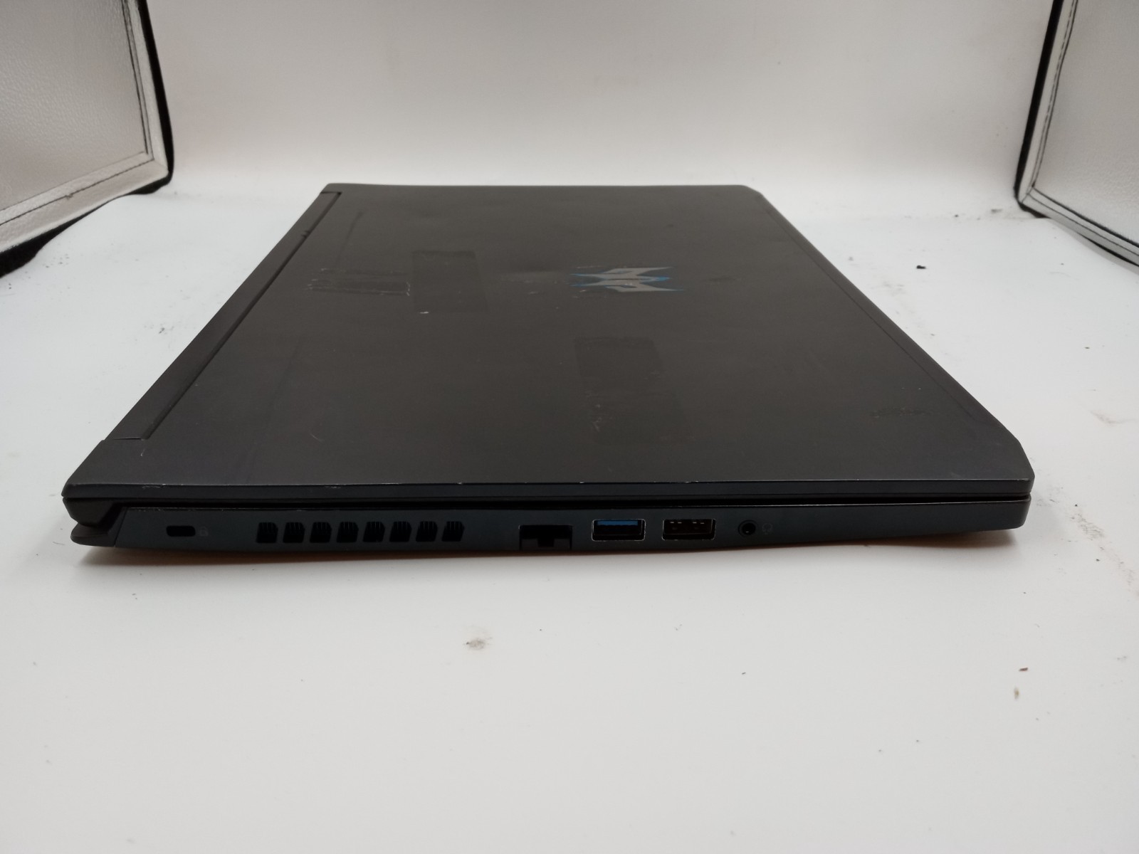 Acer Predator Triton PT315-53 15.6″ Laptop i7-11800H Nvidia RTX 3060 -CRACKED!!
