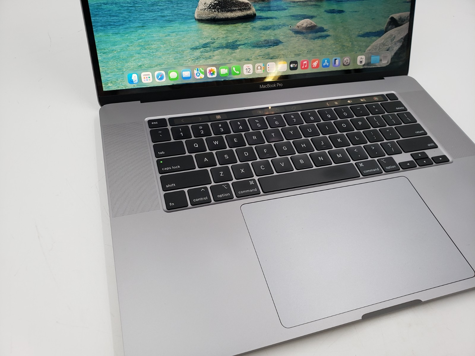 Apple MacBook 16″ 2019 2.60GHz 16GB Ram 512GB SSD macOS Tahoe 26.5