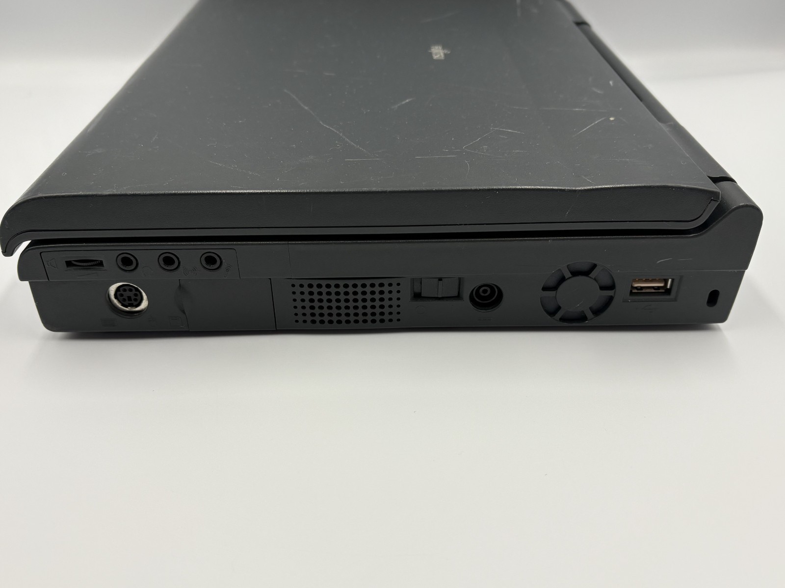 Fujitsu Lifebook 735Dx PC Laptop Computer Intel Pentium Partially Tested (Read)