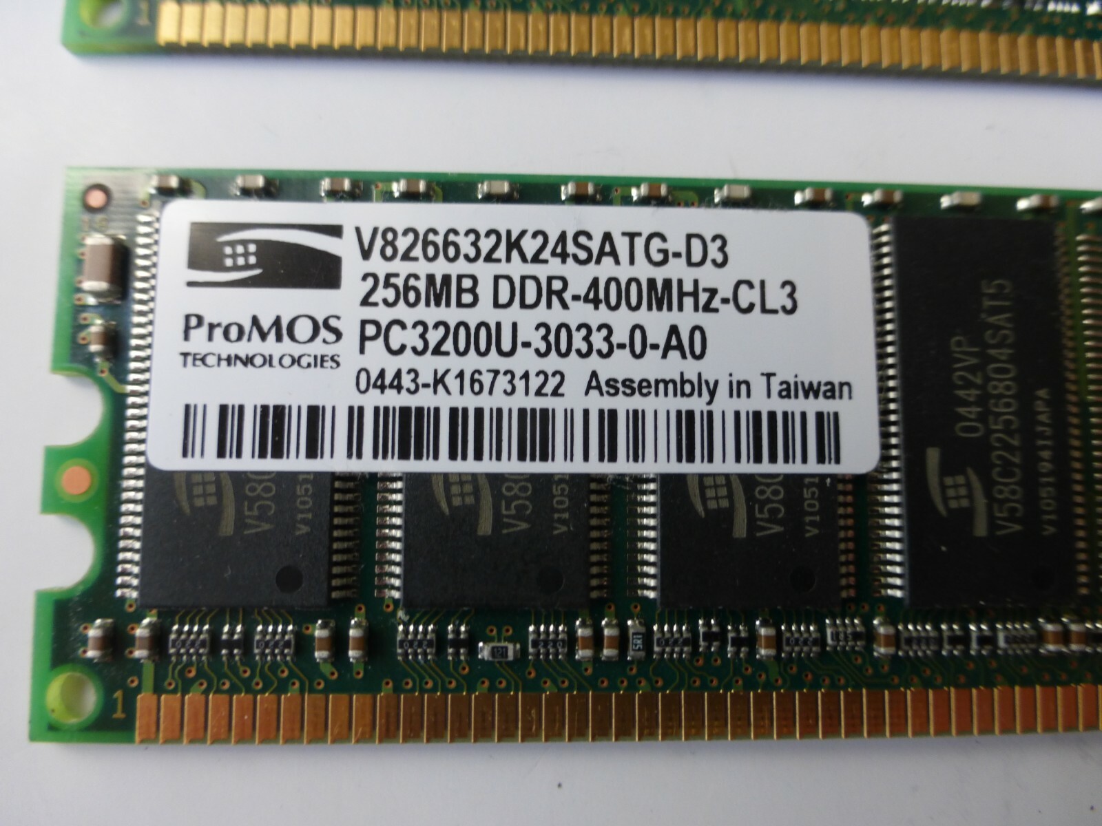 2 ProMOS V826632K24SATG-D3 256MB 400MHz-CL3 PC3200U-3033-0-A0 Desktop Memory RAM