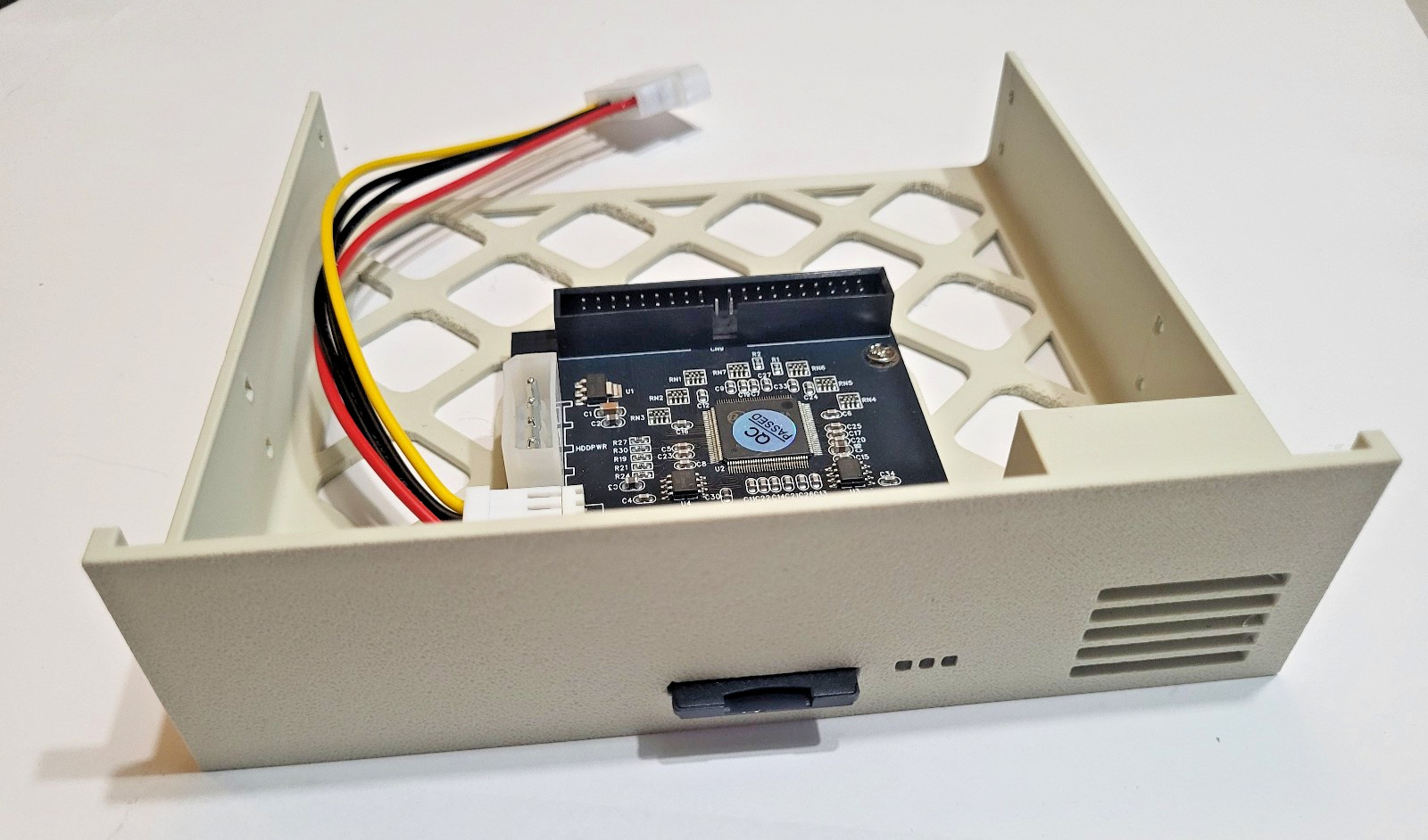 Beige 5.25″ SD to IDE adapter with storage and indicator lights