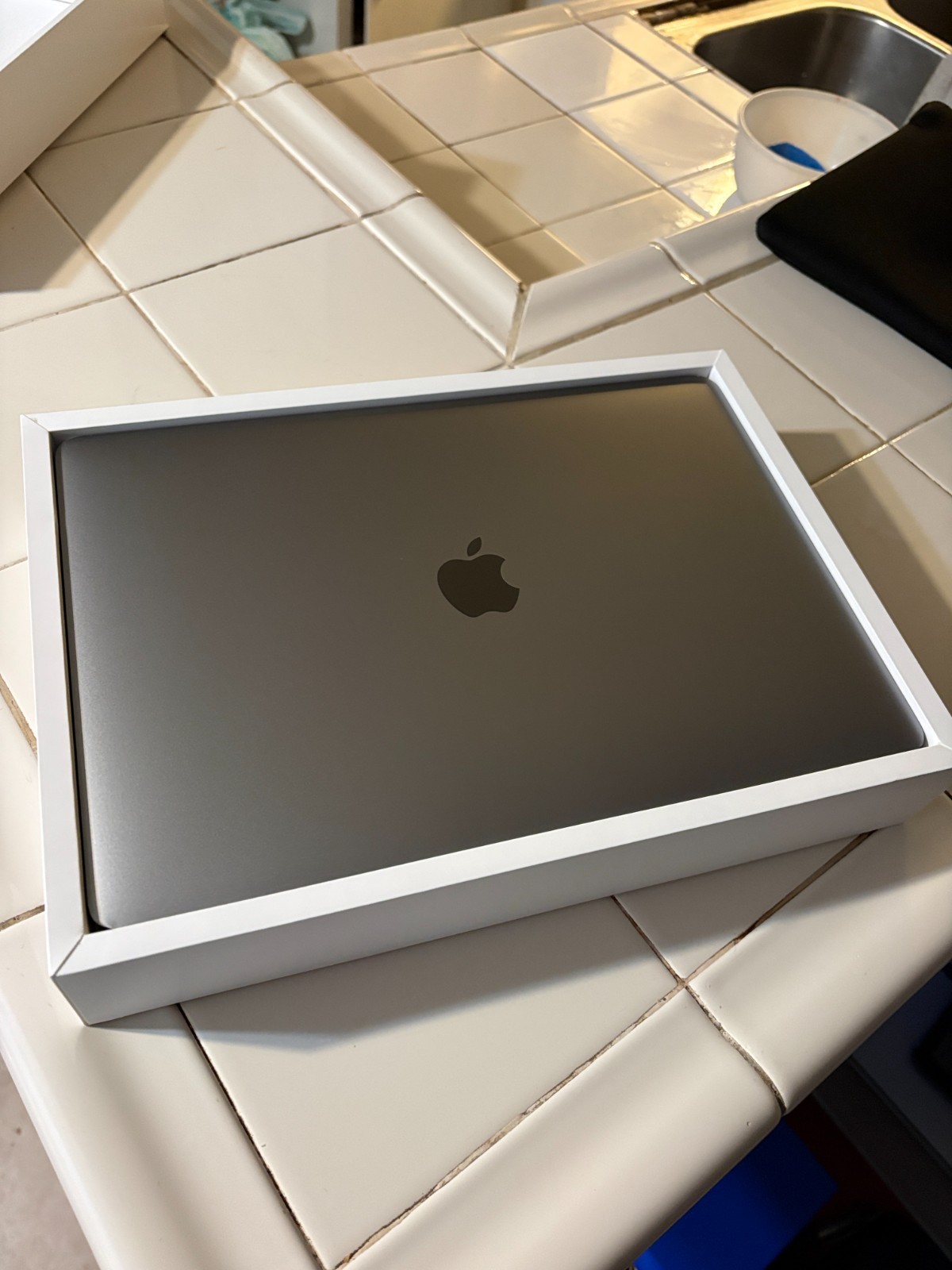 Apple 13” MacBook Pro A2251 Laptop/Space Gray/Intel Core i7 16GB RAM 1TB SSD