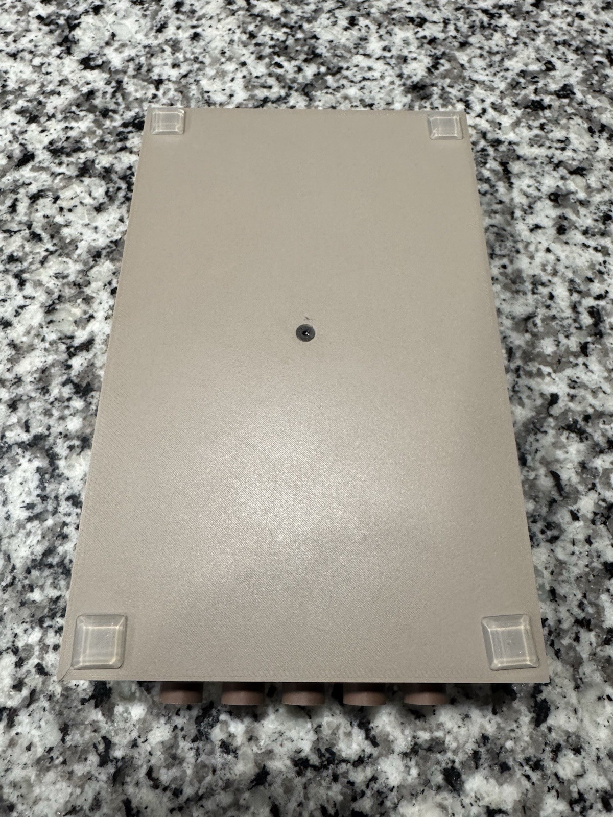 IEC Switch – Beige – Share drives For Commodore 64/128/Vic20/Mega65/X16/OtterX
