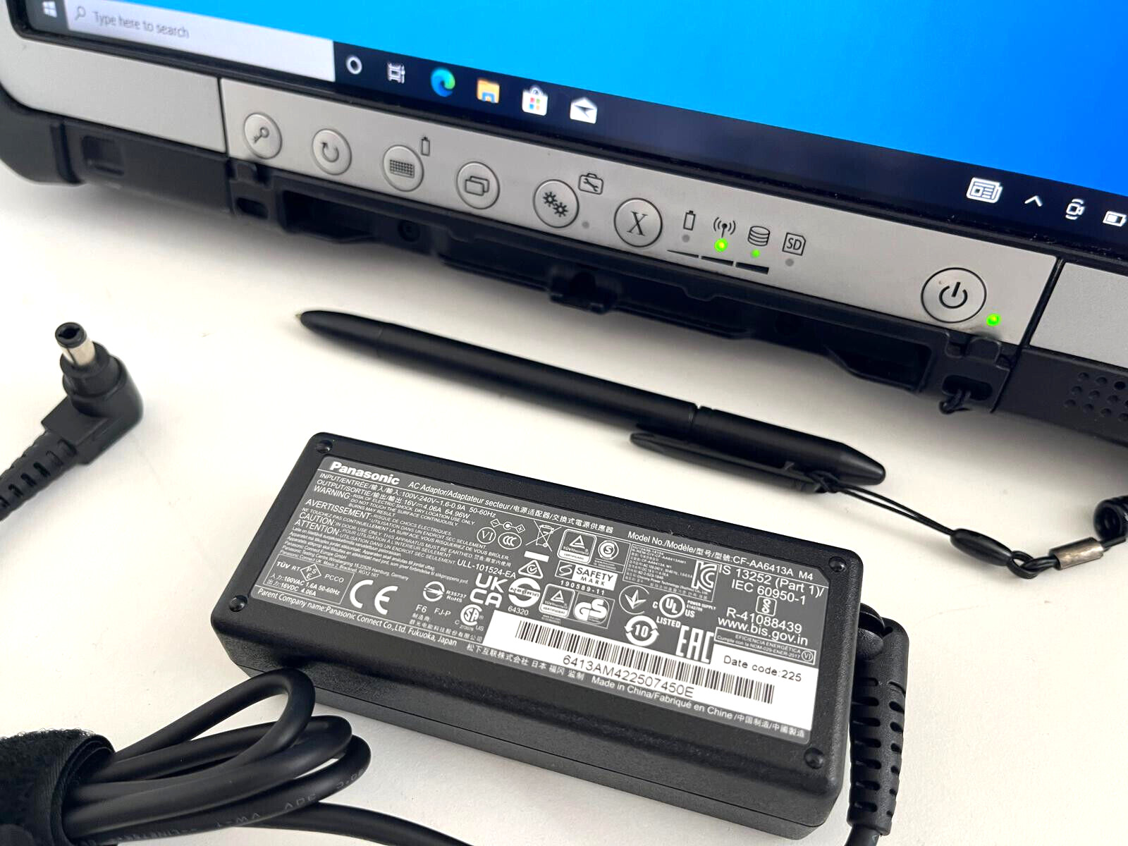 PANASONIC TOUGHBOOK CF-D1 MK3 i5-6300U 2.40GHZ 16GB 512GB SSD Win 10 or W11
