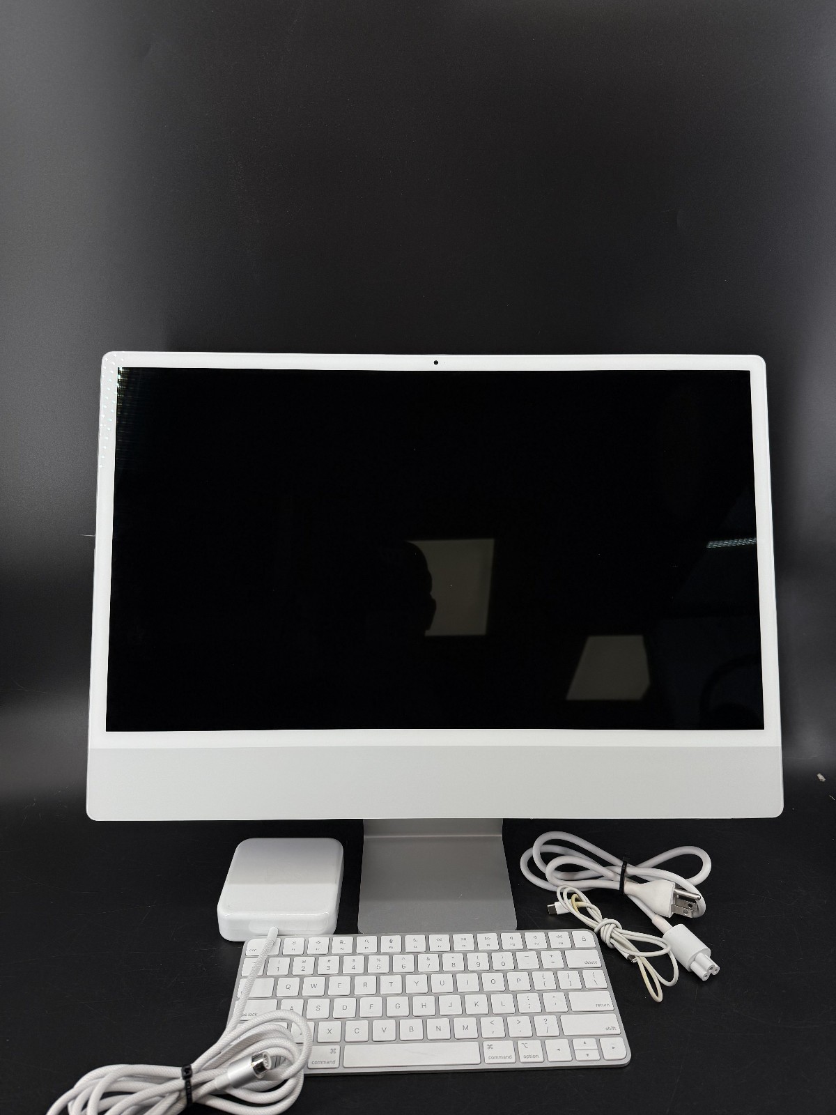 Apple iMac 24 Inch M1 256GB SSD 8GB 7 Core GPU Silver Keyboard