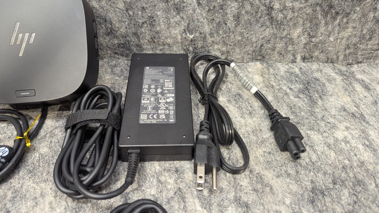 HP USB-C Universal Dock Docking Station 5TW10UT HSN-IX02 G5 Black Bundle