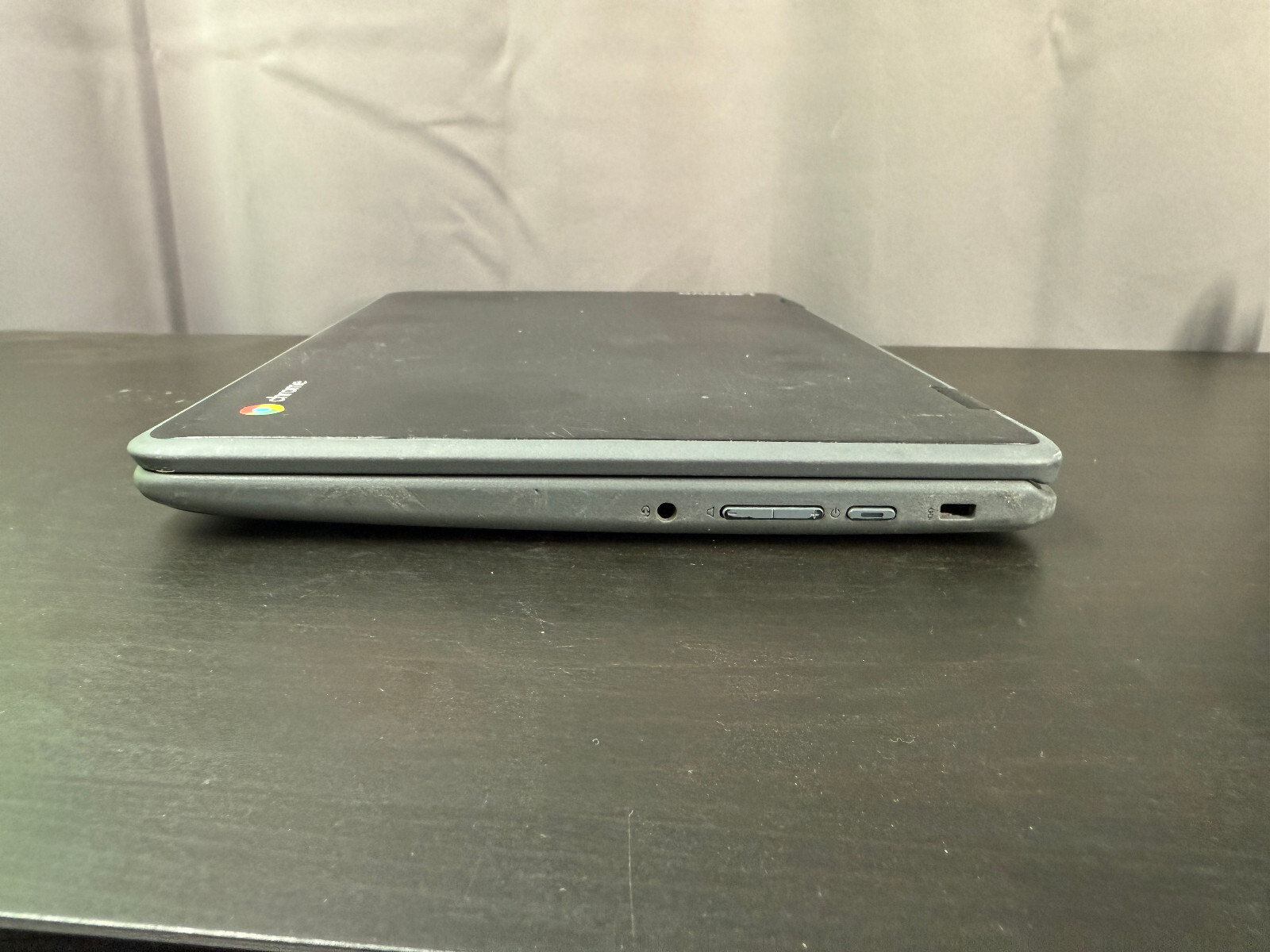 Lenovo 300e Chromebook 81H0 (11.6″ Touch, 4GB, 32GB eMMC, ChromeOS) w/ Charger