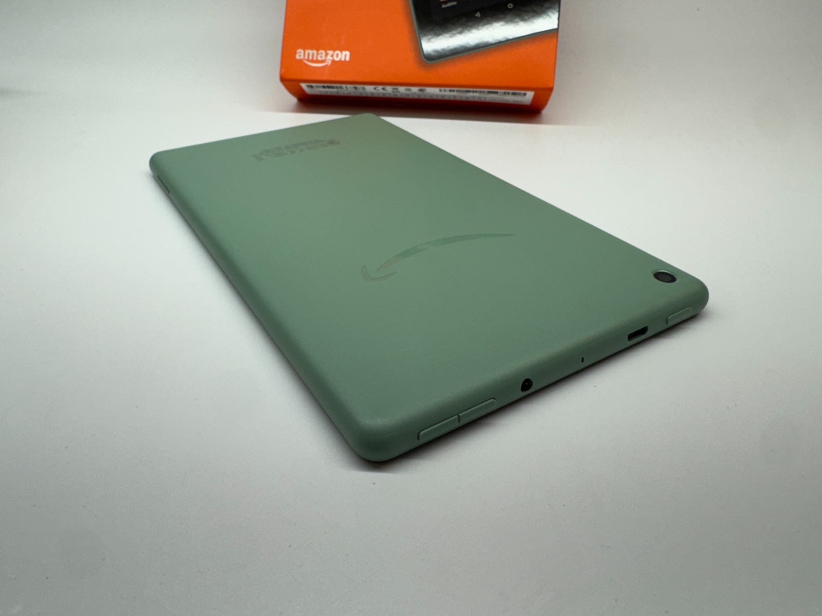 Amazon Fire 7 Tablet With Alexa 7″ Display 16 GB 9th Generation Sage Green WORKS