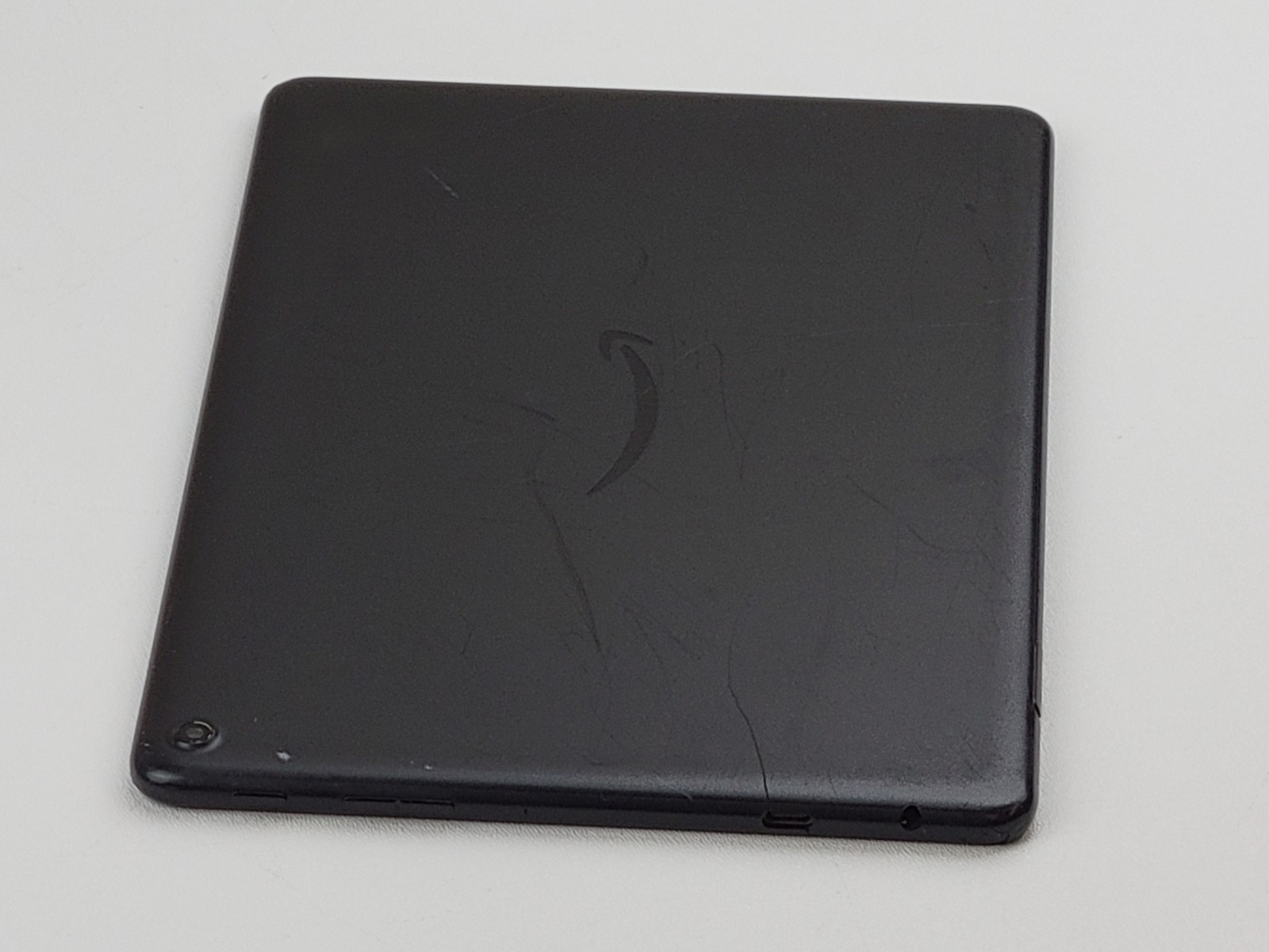 Amazon Fire HD 10 (13th Gen.) (TG425K) 32GB (Wi-Fi) 10.1″ – BLEMISHED – H8294