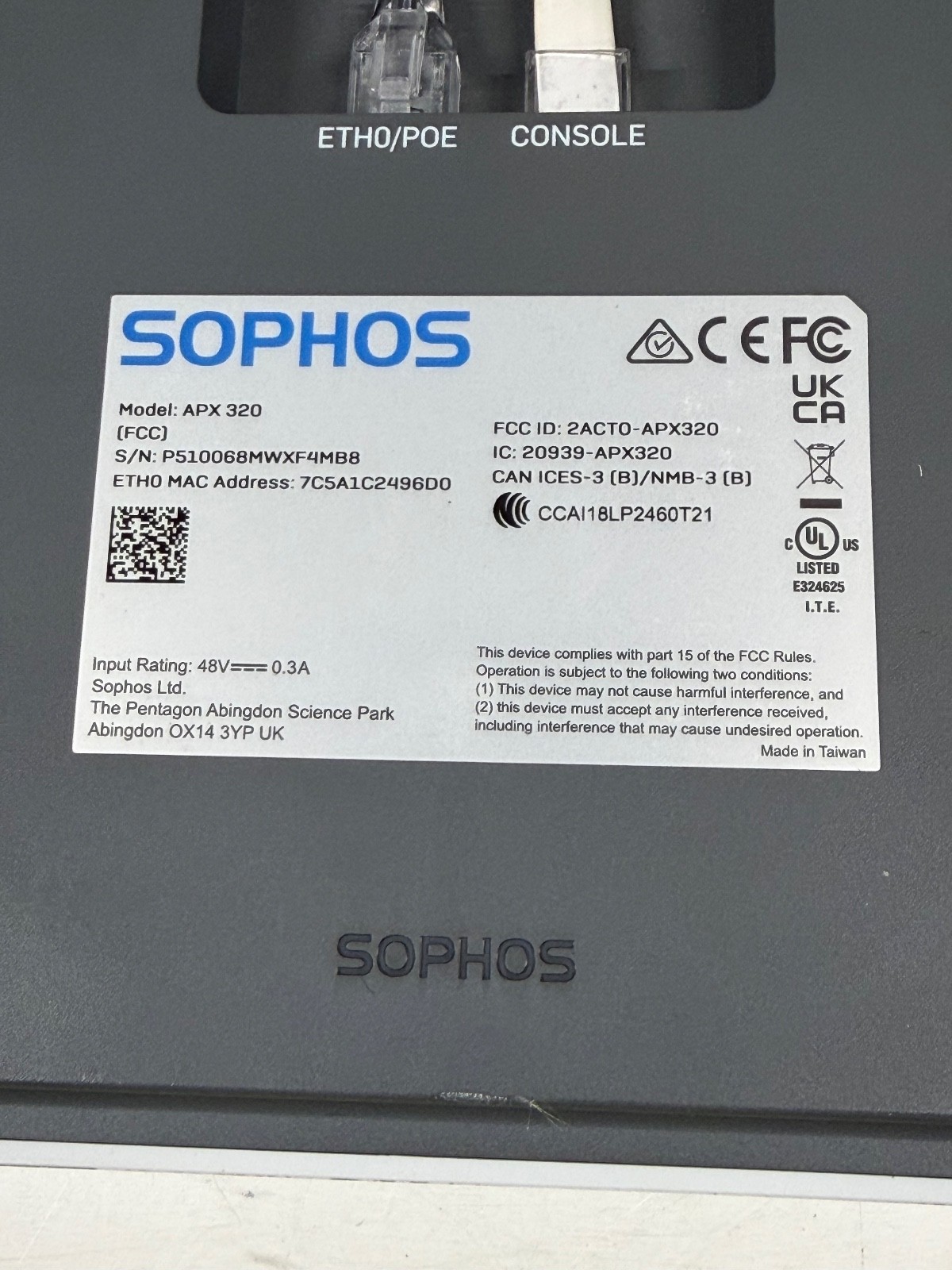 Sophos APX 320 Access Point – includes Mounting Bracket
