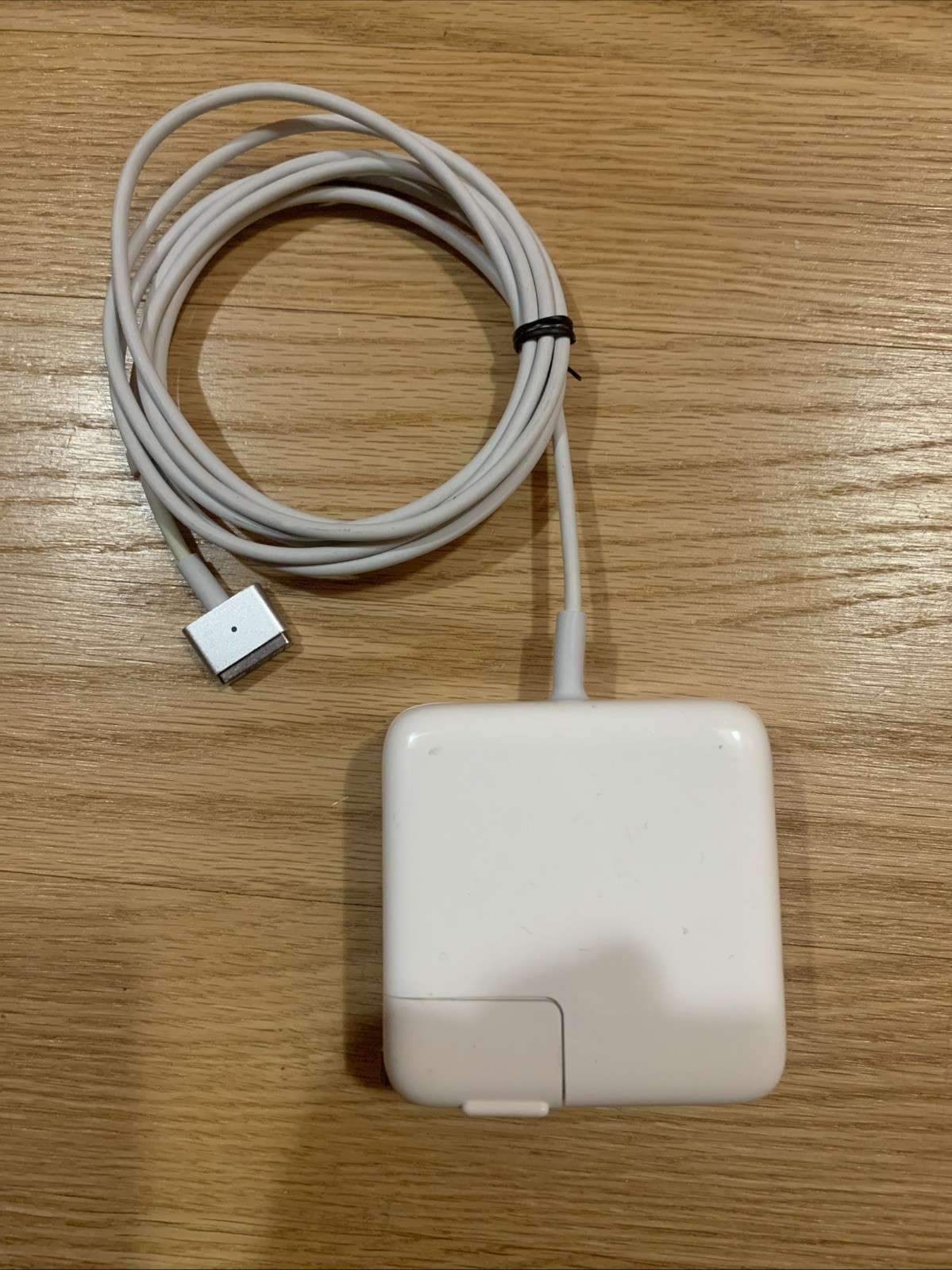 Apple MacBook Charger A1436 100-240v, 14.84v, 3.05A