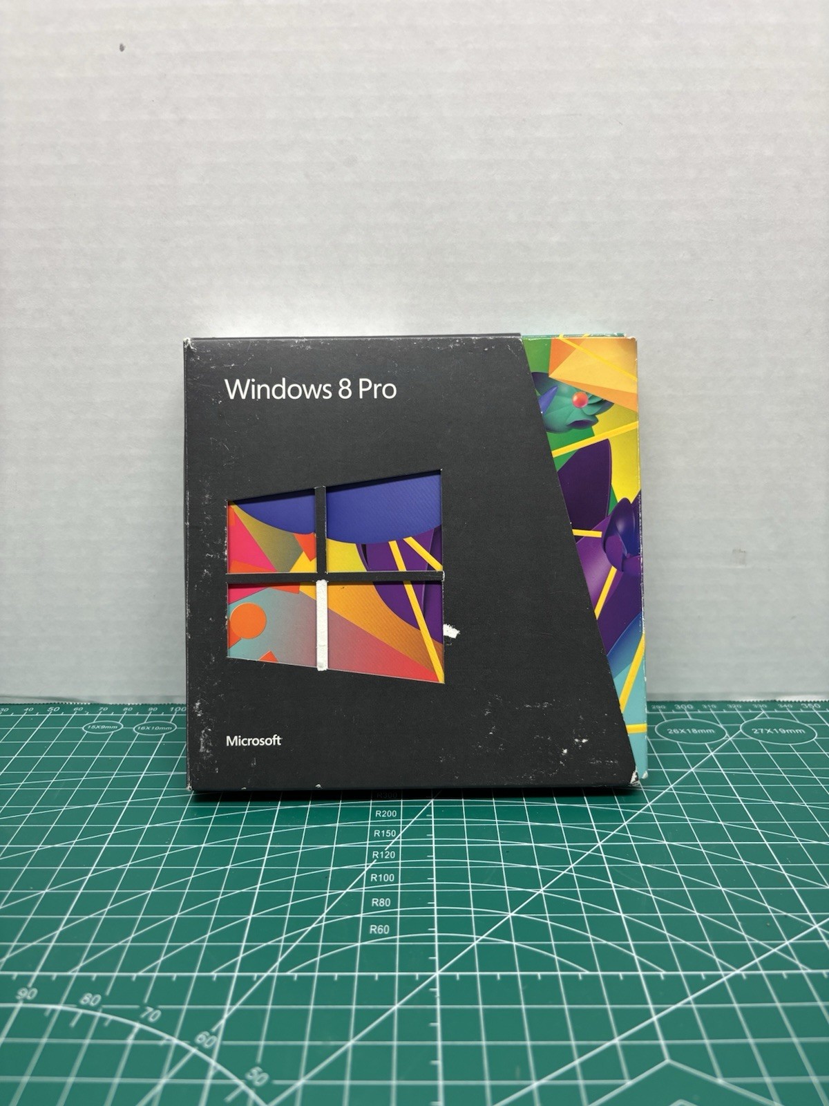 Microsoft Windows 8 Pro Upgrade for PC 32 64 Bit DVD box Professional 2 discs