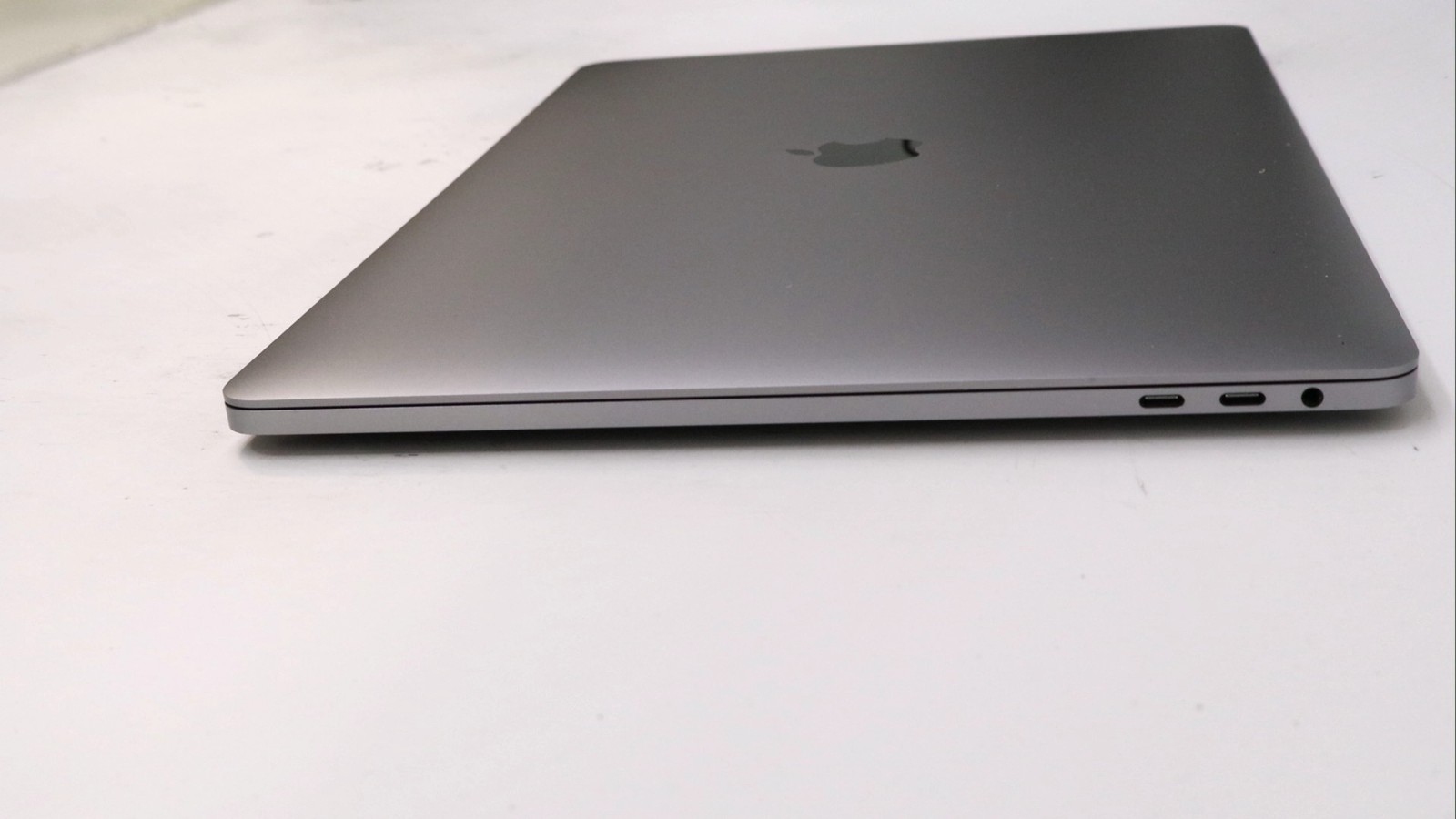 Apple Macbook Pro 15″ i7-8850H 32GB 512GB – Very Good