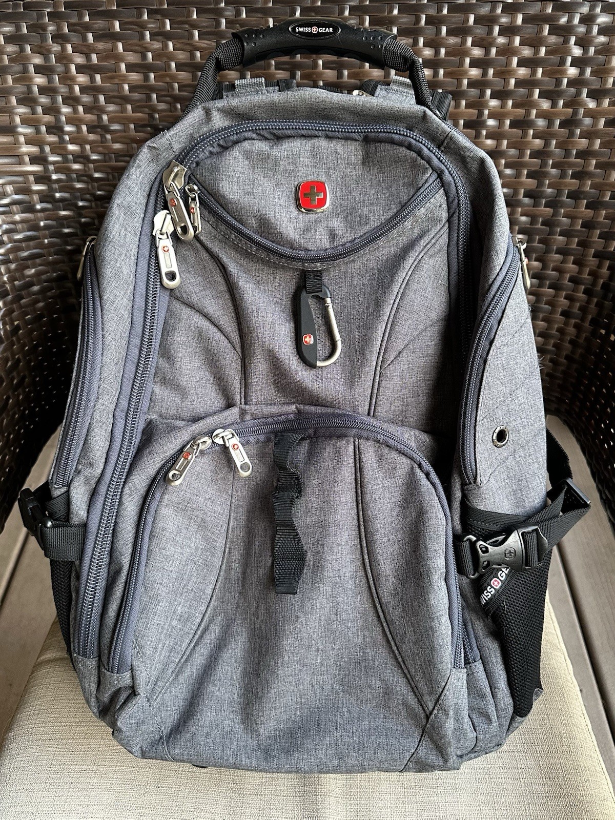 SwissGear 1900 Scansmart TSA Friendly 17 Inch Laptop Backpack – Gray/Heather