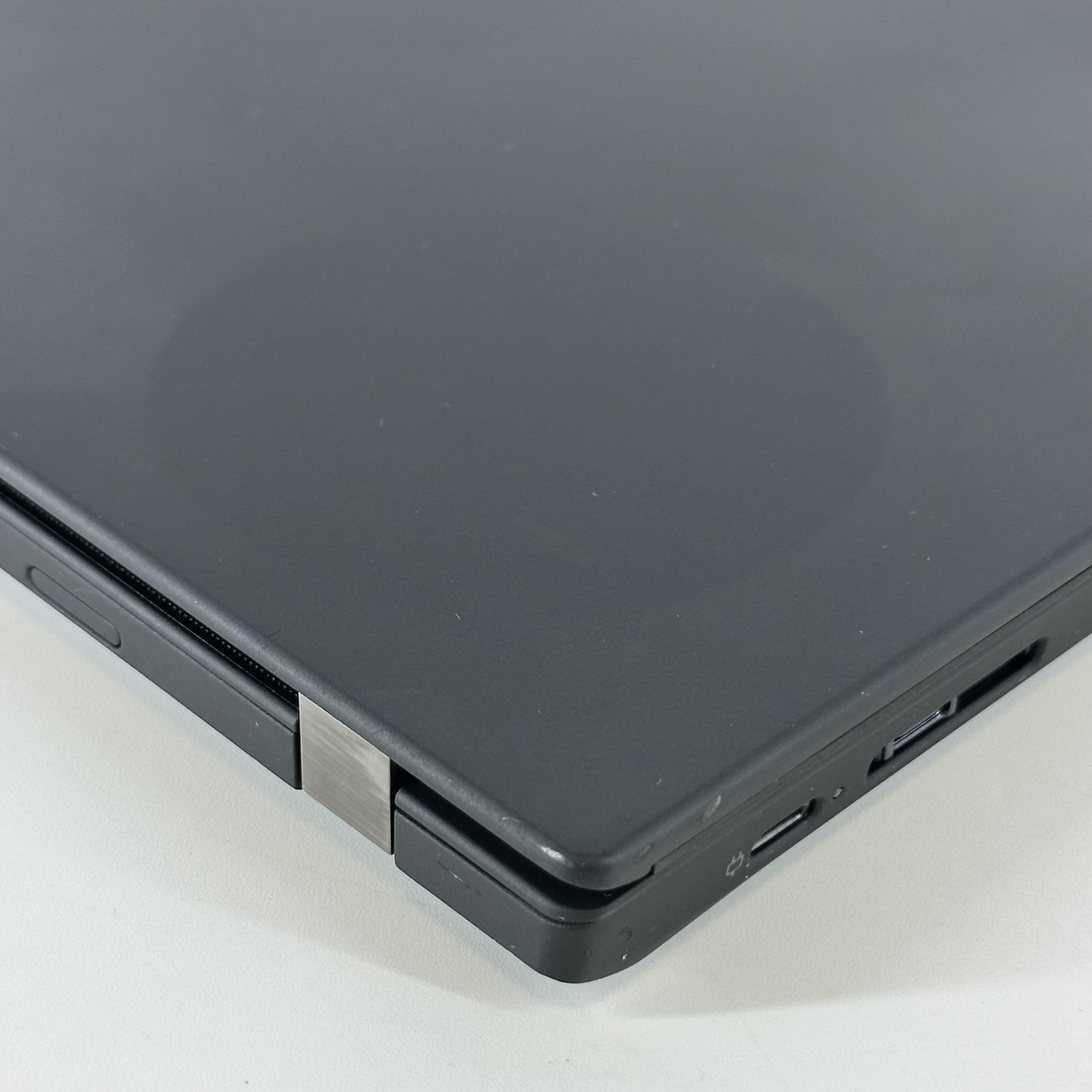 Lenovo ThinkPad T14 Gen 2 FHD 2.3 GHz Ryzen 5 PRO 5650U 16GB 256GB SSD Good