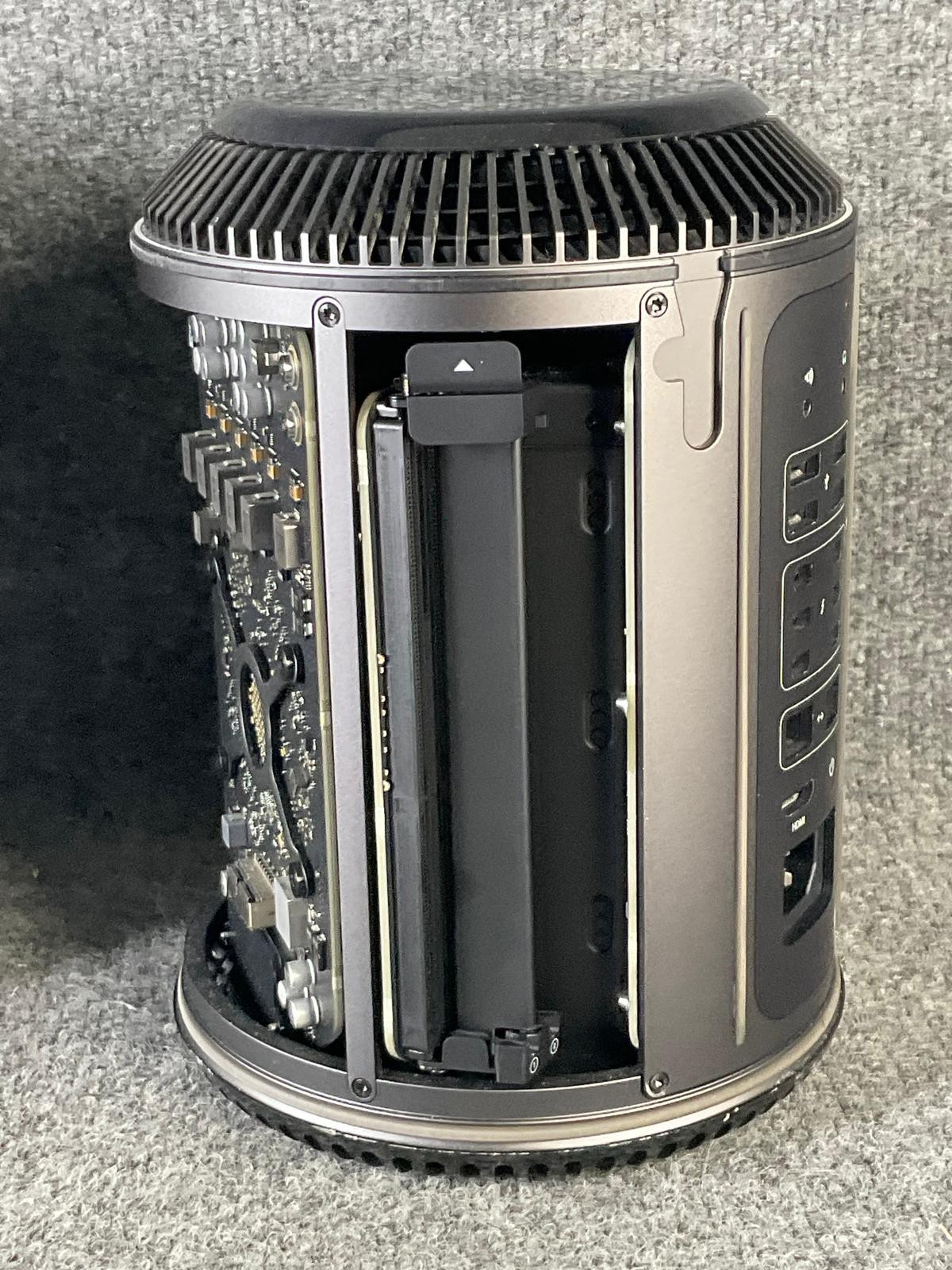 Apple Mac Pro A1481 Xeon E5 3.7GHz Quad Core SSD 40577