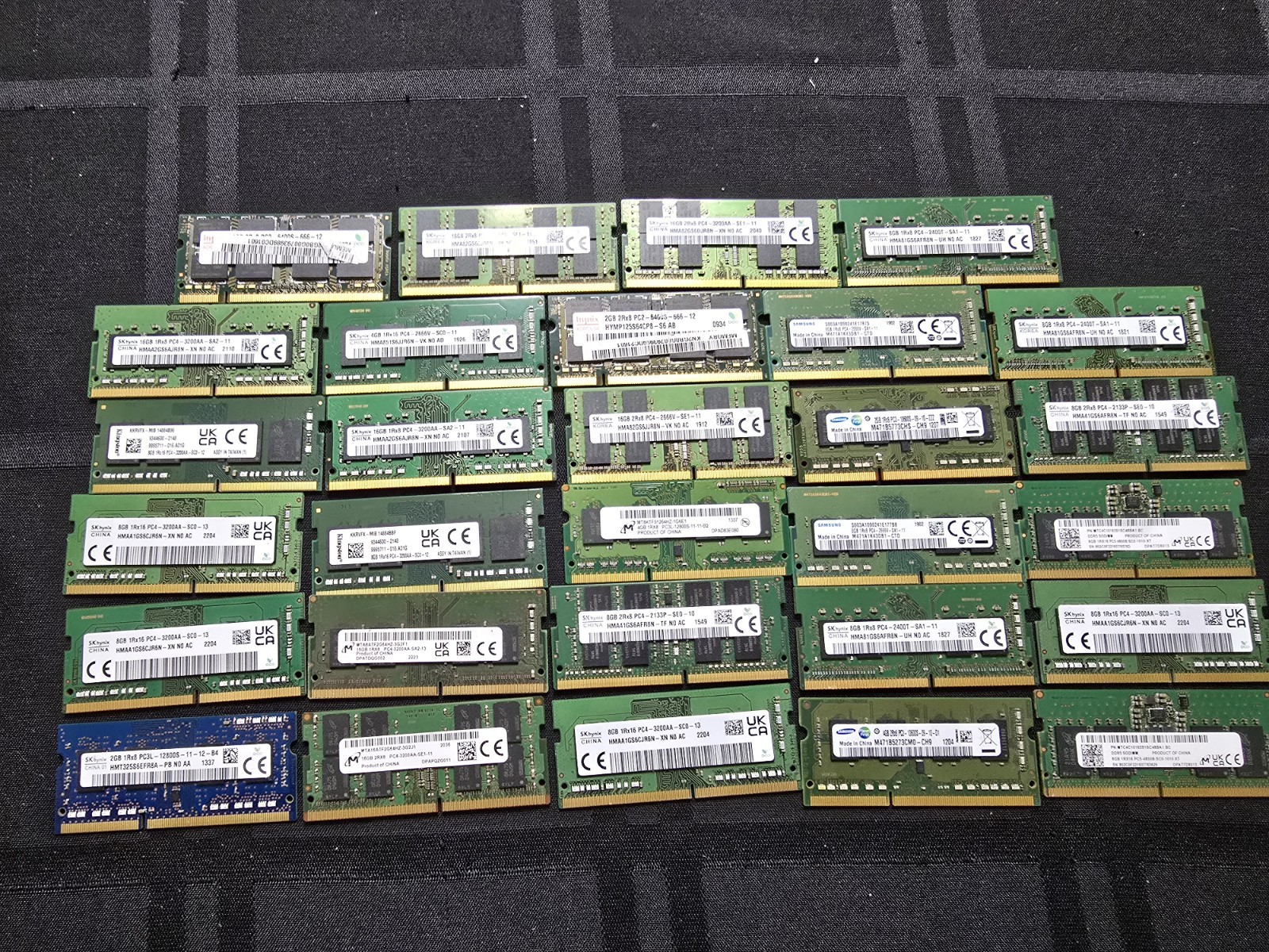 28x Laptop RAM Sticks. (SEE IMAGES) DDR4 + DDR3