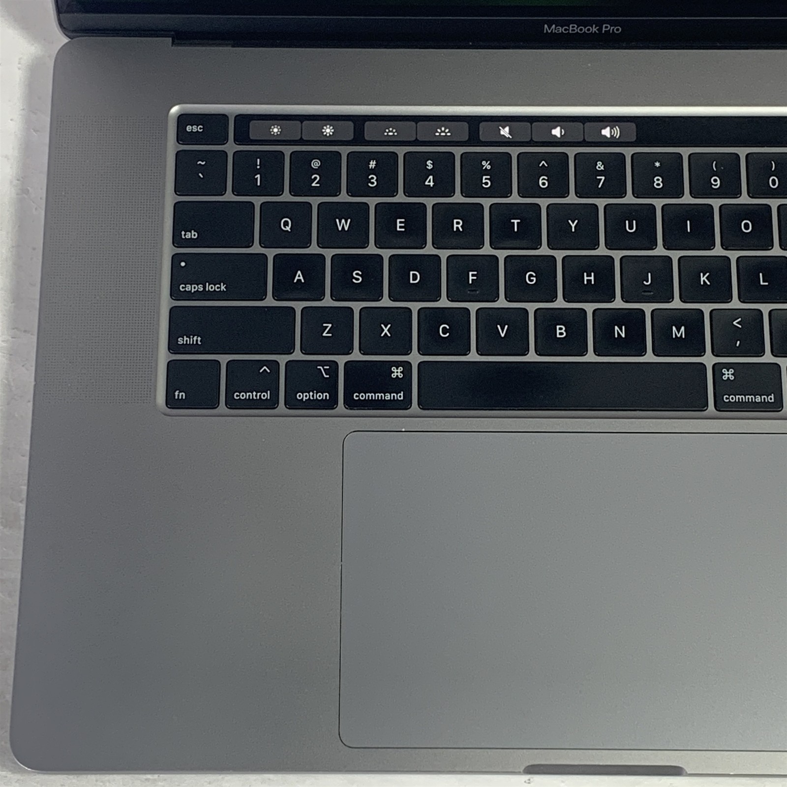 Apple MacBook Pro A2141 (2019) 16″ Laptop Core i9-9980HK 2.3GHz 16GB – 500GB SSD