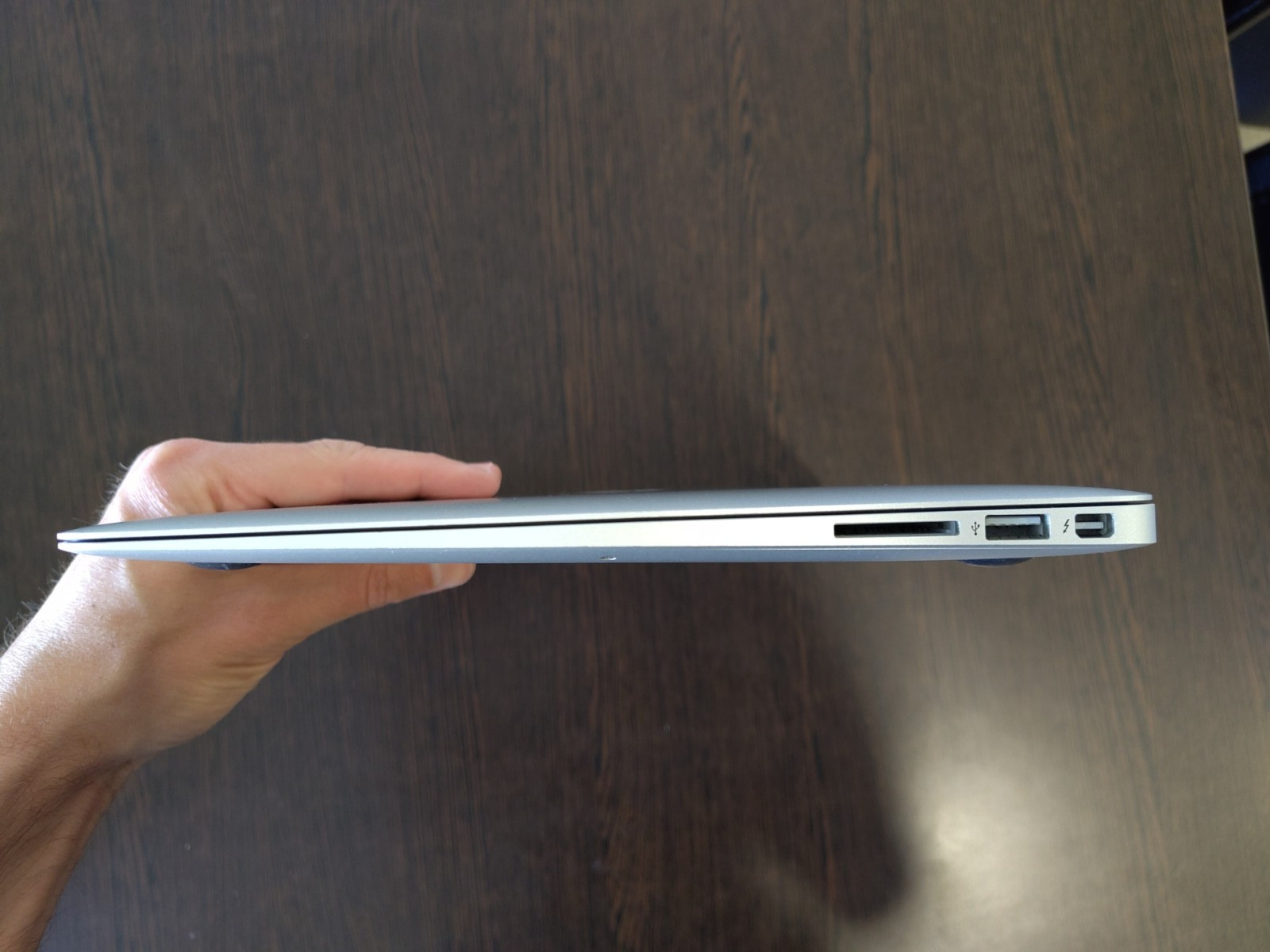 Apple MacBook Air 13.3” 2017 (256GB SSD, Intel Core i5 5th Gen 1.8GHz, 8GB RAM)