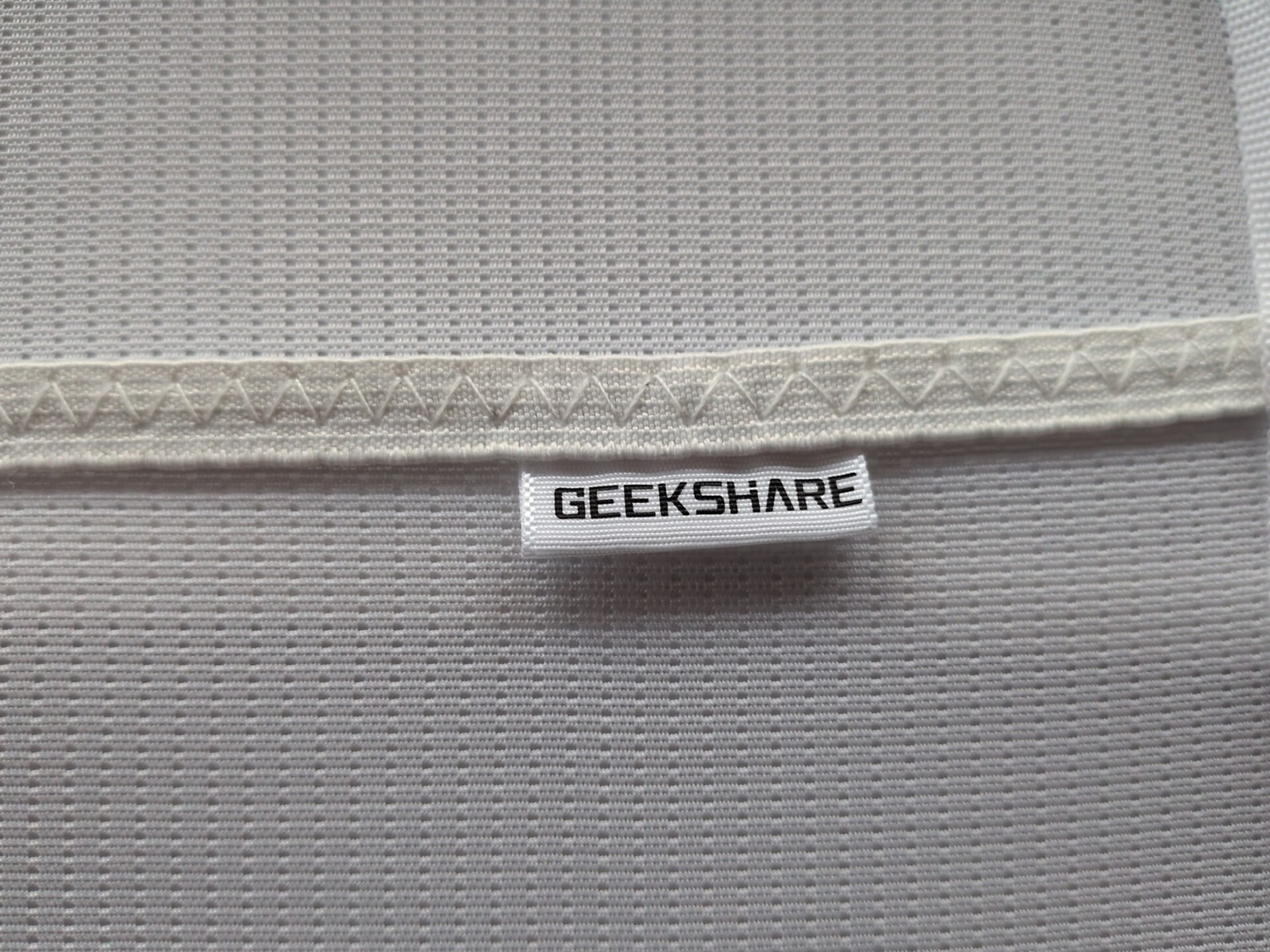 GeekShare Ipad Tablet Sleeve Carrying Bag Case – Cute Mr. Bear – White Snowflake