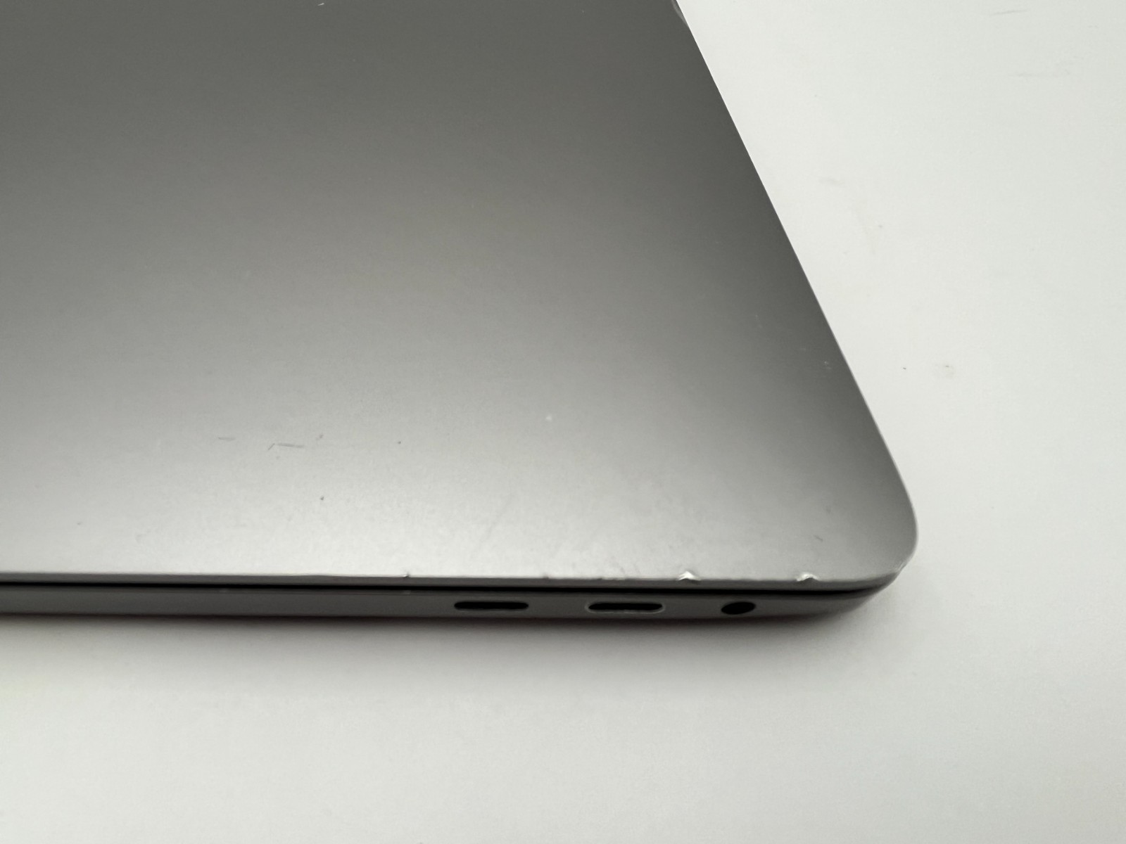 APPLE A2141 16″ MACBOOK PRO 2019 CORE i7- 2.6 GHz 16GB DDR4 500GB SSD TAHOE