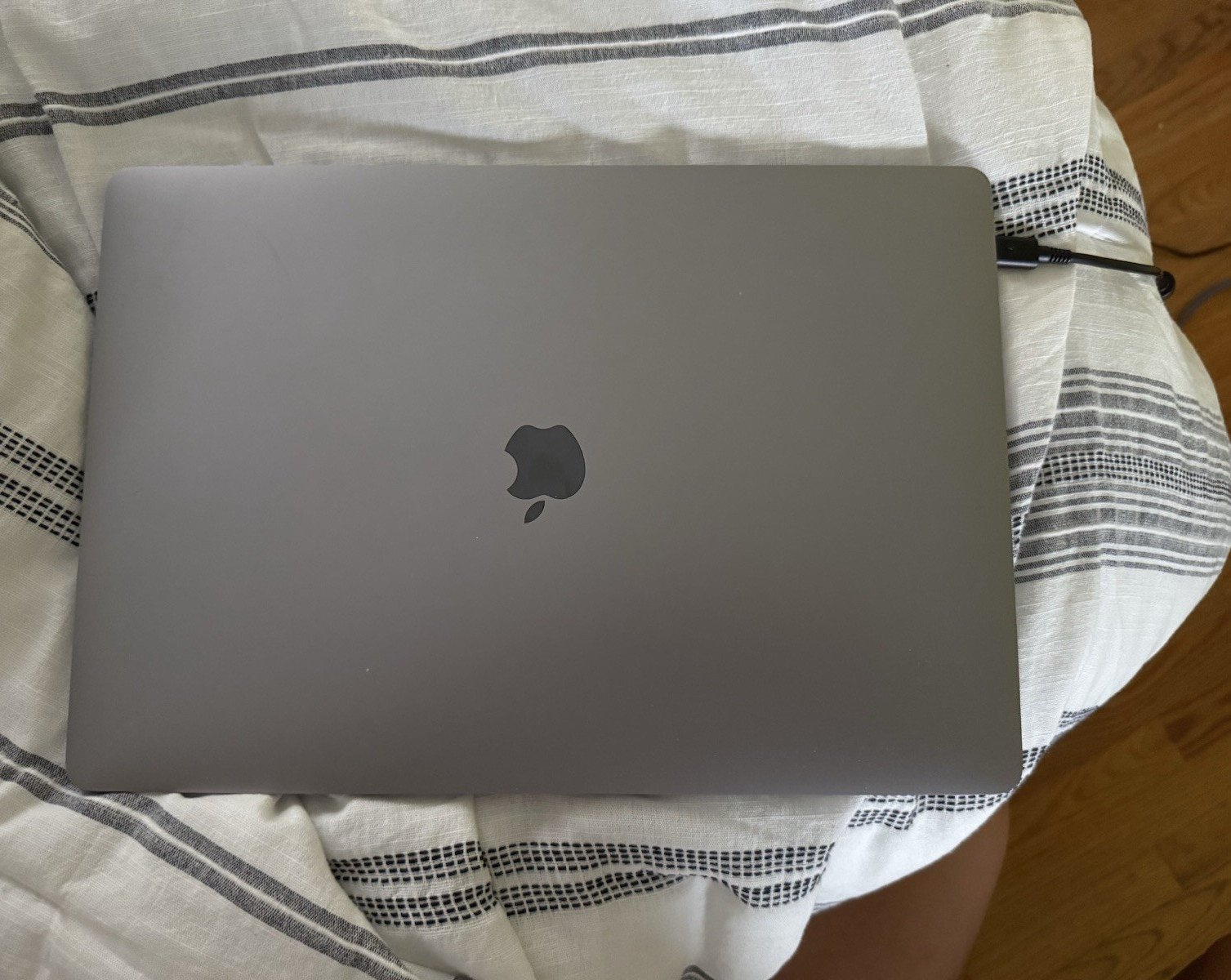 Apple MacBook Pro 16in 2019 i7 2.6GHz 16GB 256GB SSD macOS Space Gray