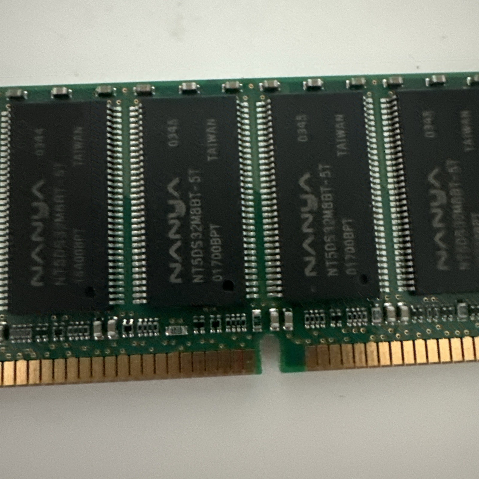 ⭐️⭐️⭐️⭐️⭐️ NT256D72S89BOG-5T Nanya 256MB DDR-400MHz UDIMM 1Rx8 CL3 Memory