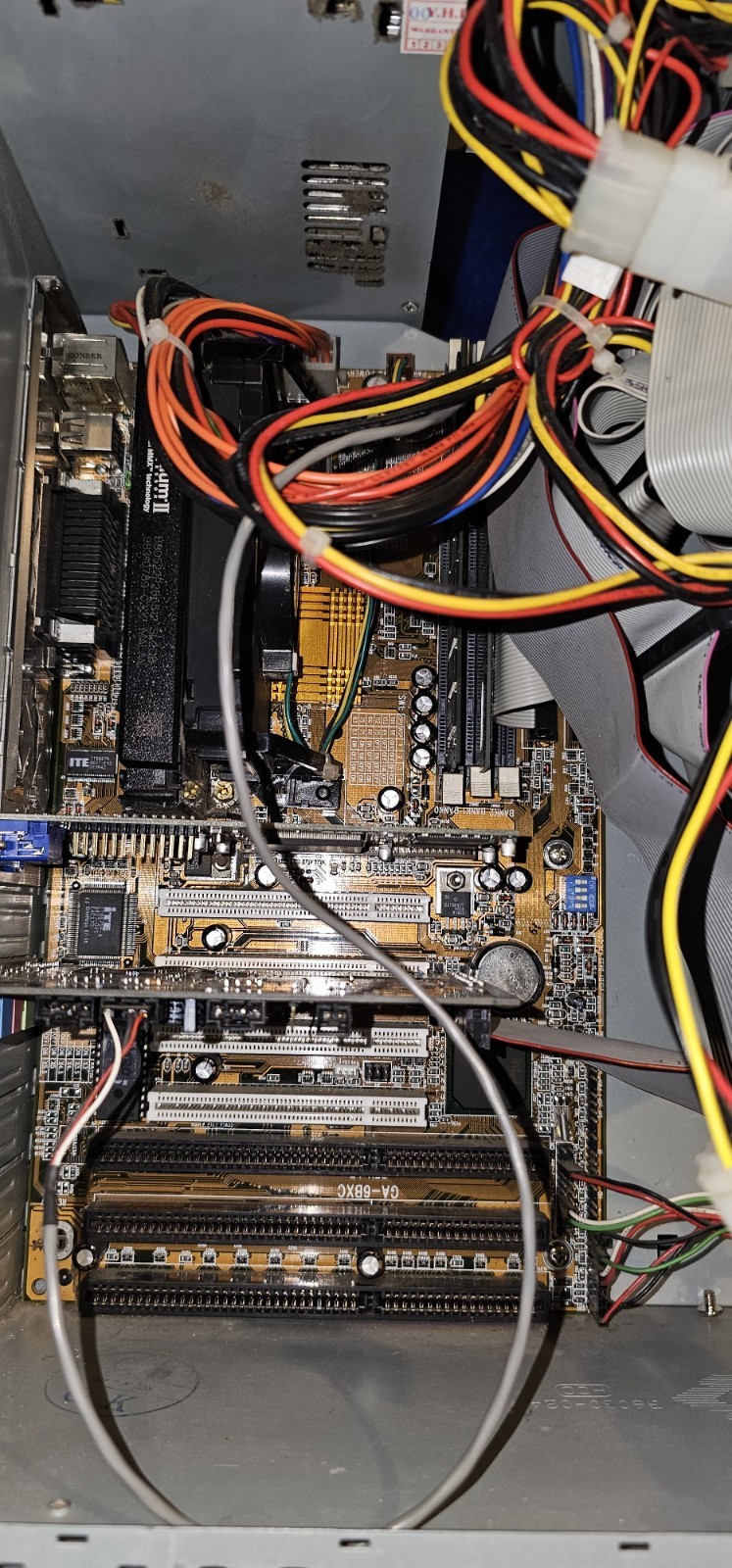 RARE! Beige Tower Sleeper PC Intel Pentium II ATX with carry handles
