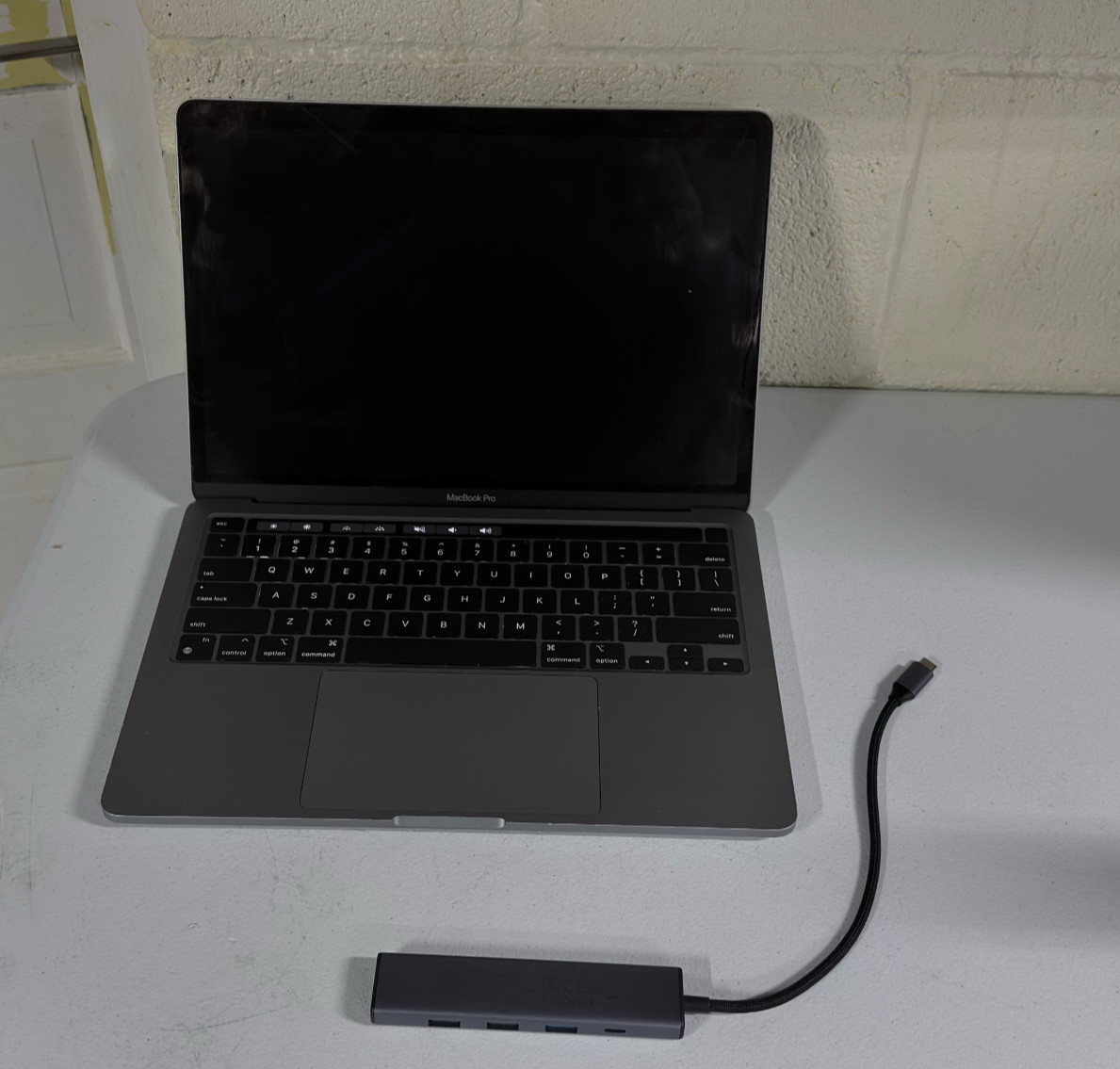 WORKS READ Apple MacBook Pro M1 13″ 2020 W/ USB Hub (256GB SSD, 8GB RAM)