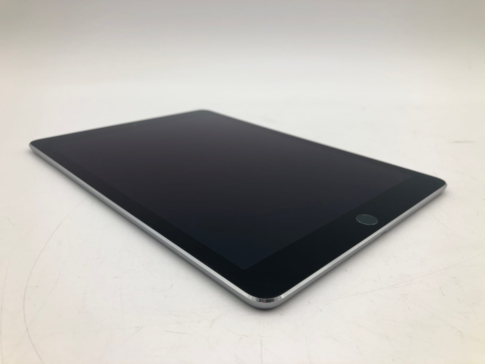 Apple MH2M2LL/A 64GB Space Gray Unlocked MH2M2LL/A iPadOS Tablet Tested