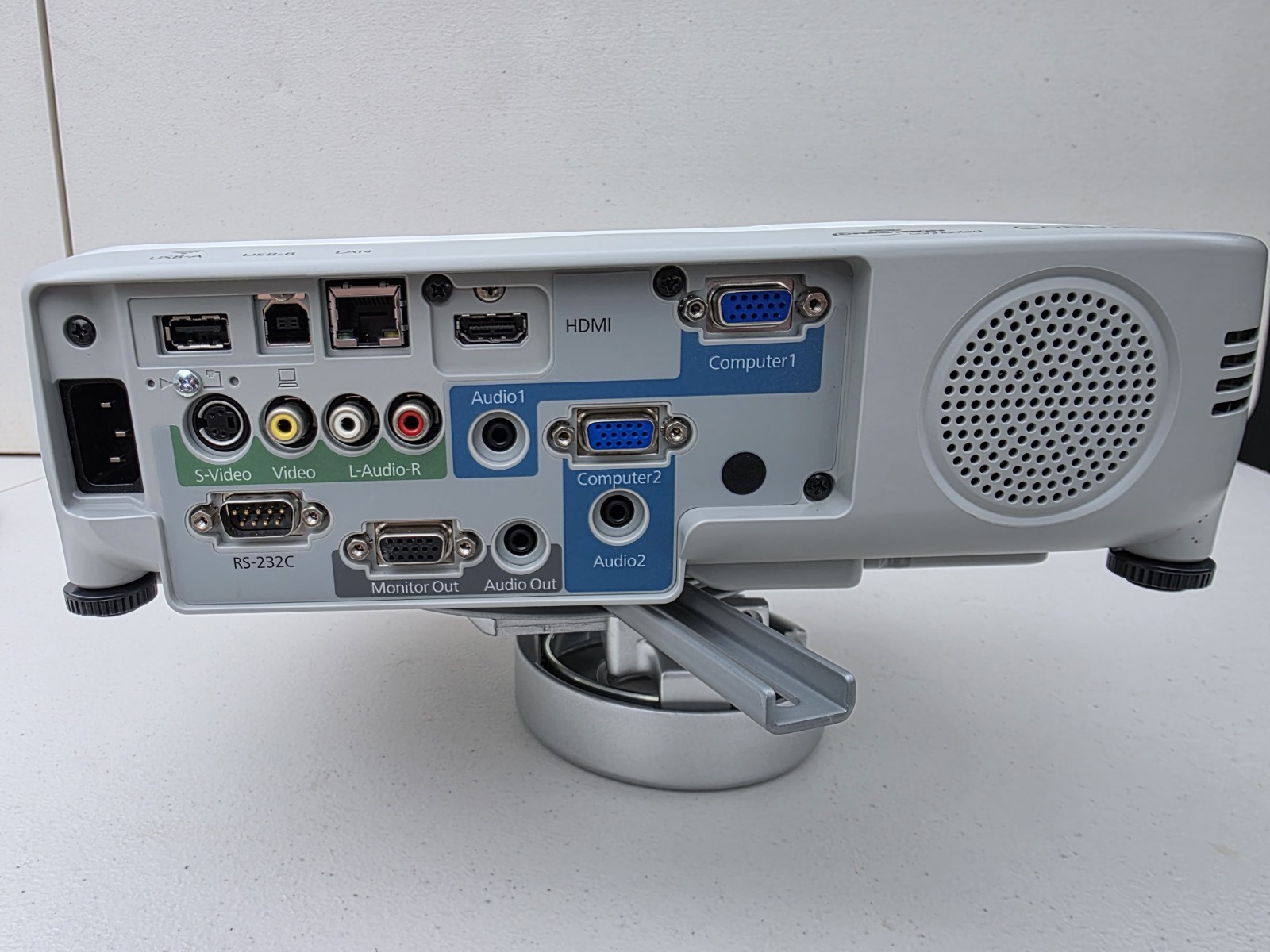 Epson PowerLite X27 3LCD XGA 2700 ANSI 3000:1 HDMI VGA USB LAN White
