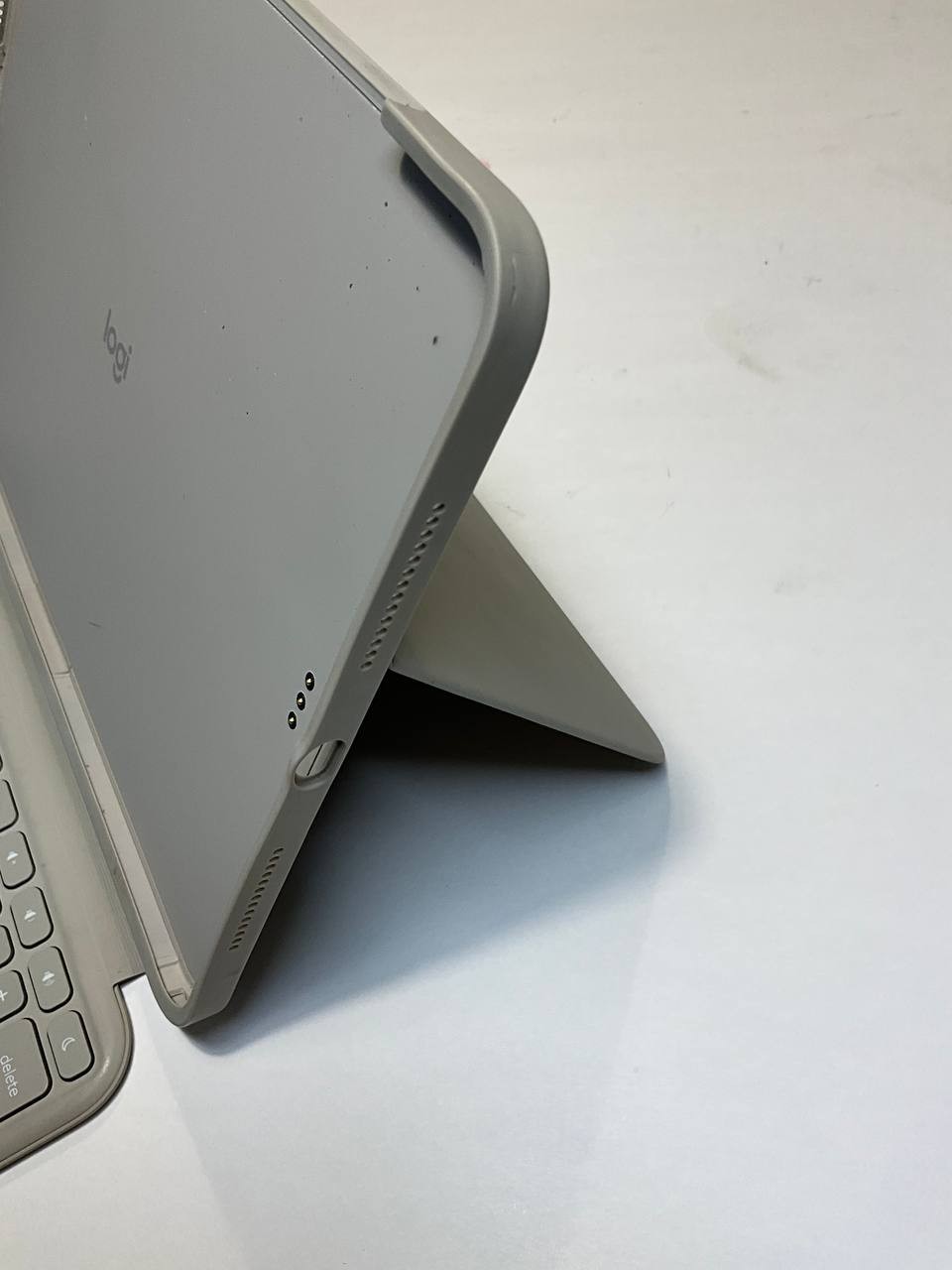 Logitech Combo Touch Keyboard Case for iPad Pro 11-inch (M4) =READ=