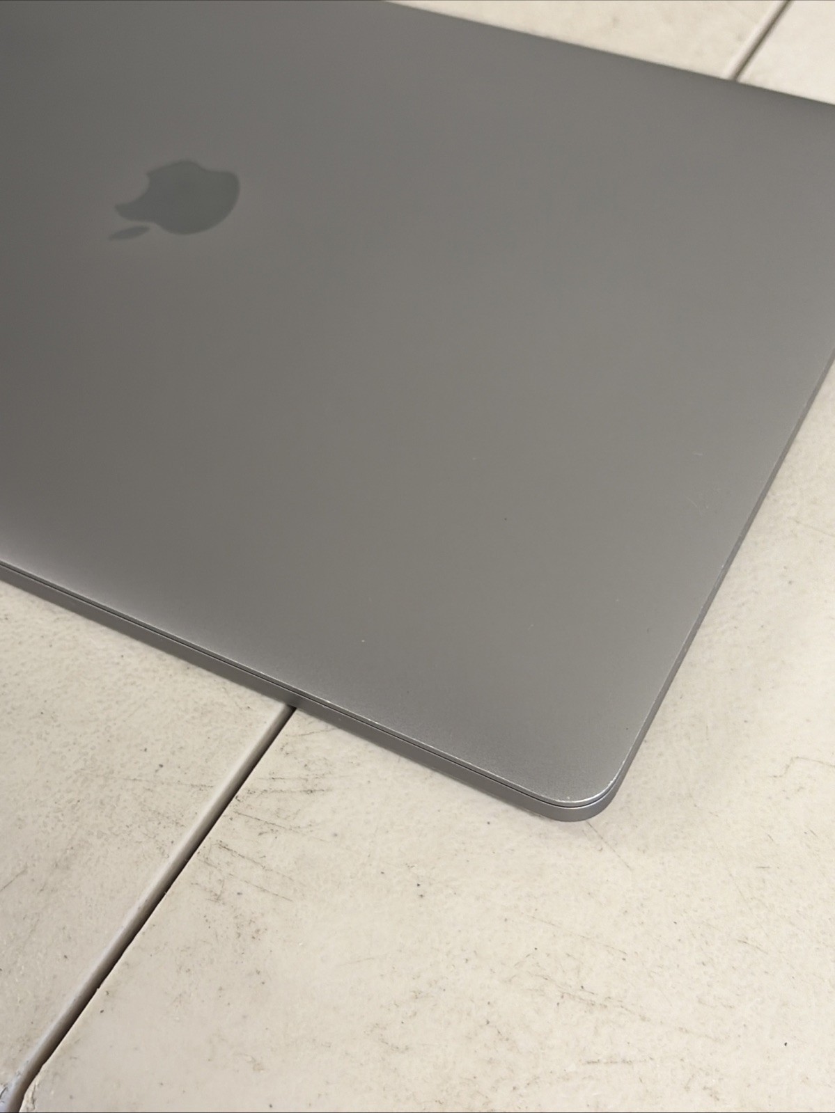 2017 MacBook Pro A1707 – 15″, 2.9GHz i7, 16GB RAM, 512GB SSD, macOS Ventura