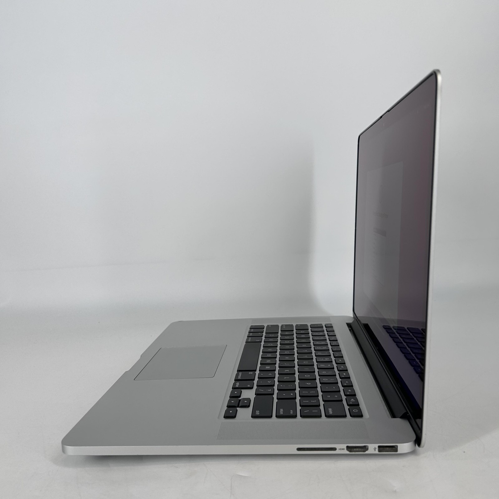 MacBook Pro Retina 15 Silver 2015 2.2 GHz i7 4th Gen. 16GB 256GB SSD Good