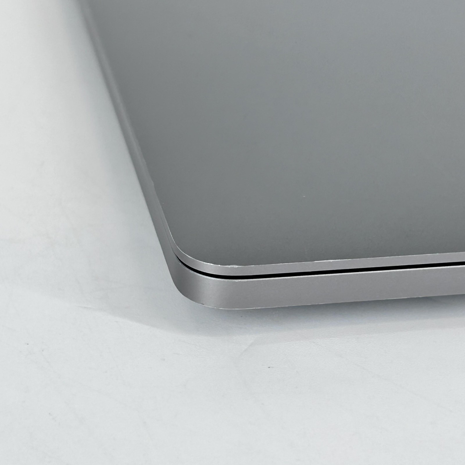 MacBook Pro 16 Touch Bar Space Gray 2019 2.3GHz i9 32GB 4TB SSD Radeon Pro 5500M