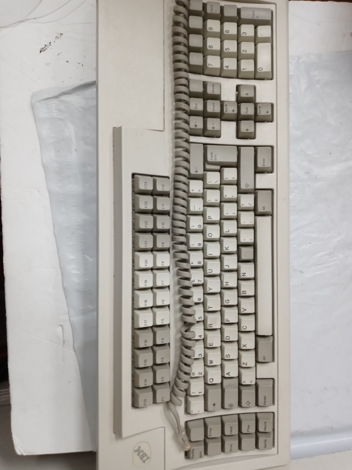IBM 1395660 M122 TYPE III BATTLECRUISER CLICKY BUCKING SPRING KEYBOARD RJ45 1992
