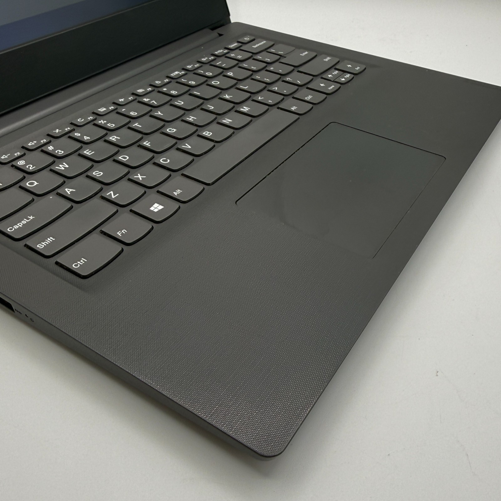 Lenovo V14-IIL 14″ i5-1035G1 12GB 256GB SSD Win11 Pro Black Laptop – Fair